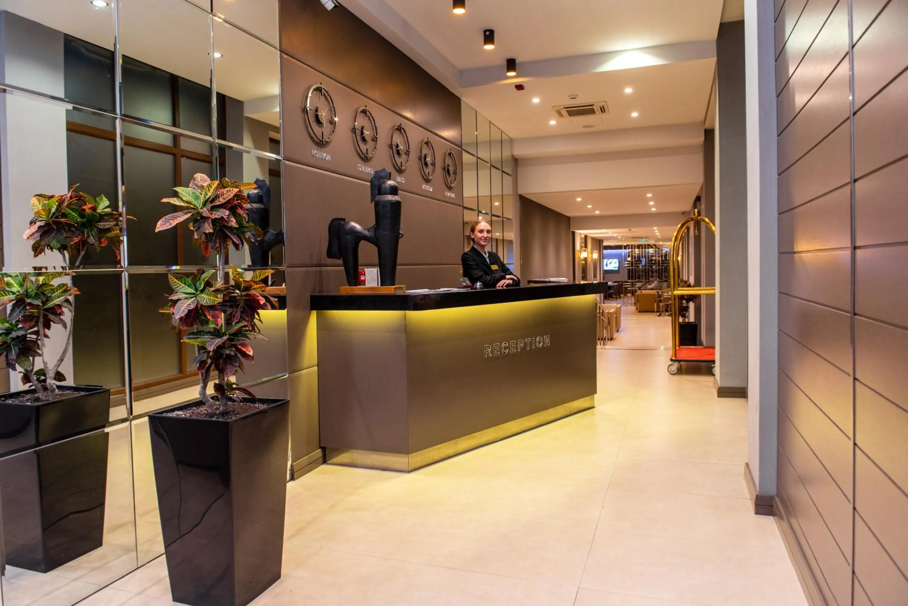 Lobby or reception in City Avenue Hotel