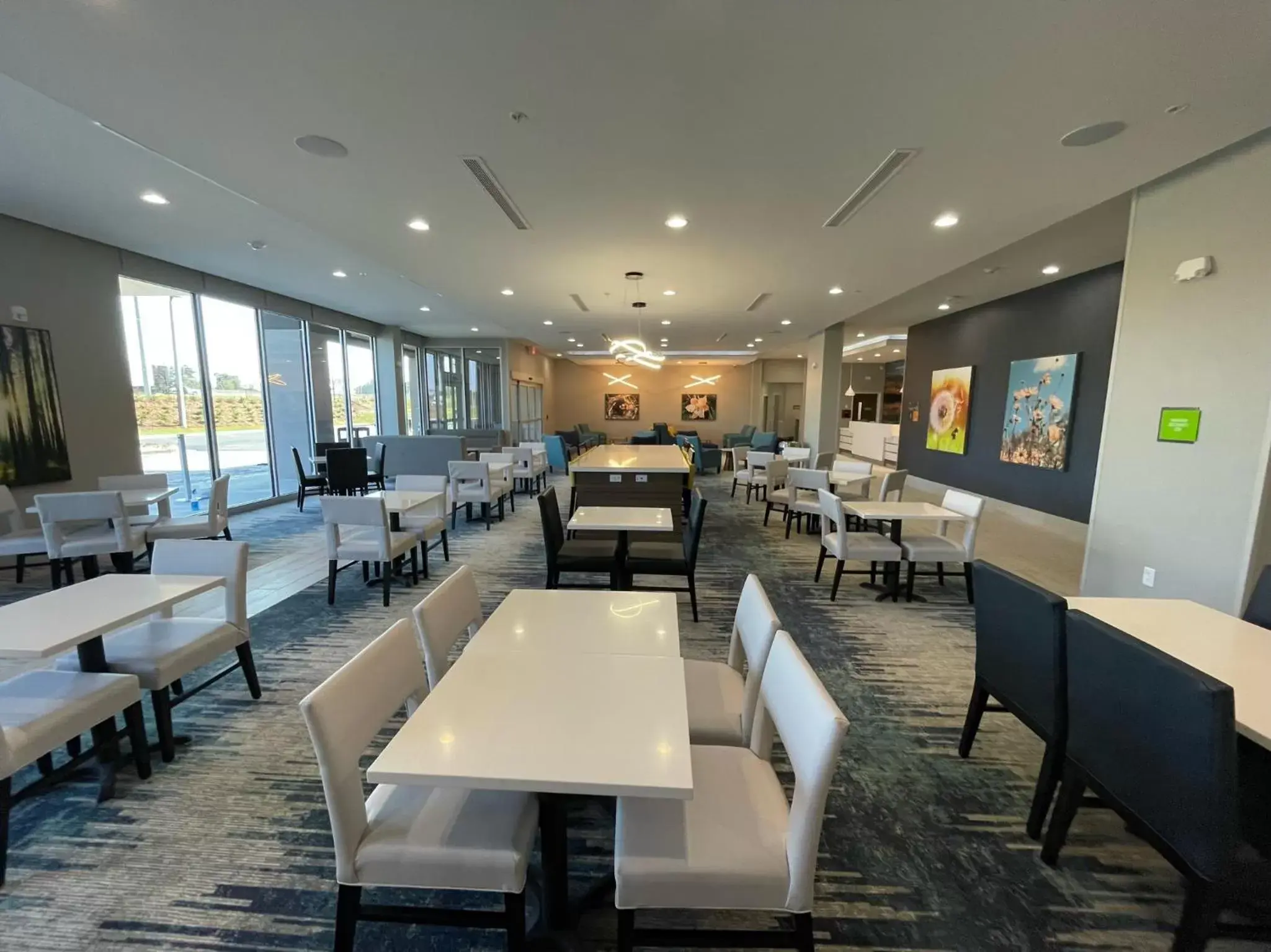 Lobby or reception, Restaurant/Places to Eat in La Quinta Inn & Suites by Wyndham Valdosta