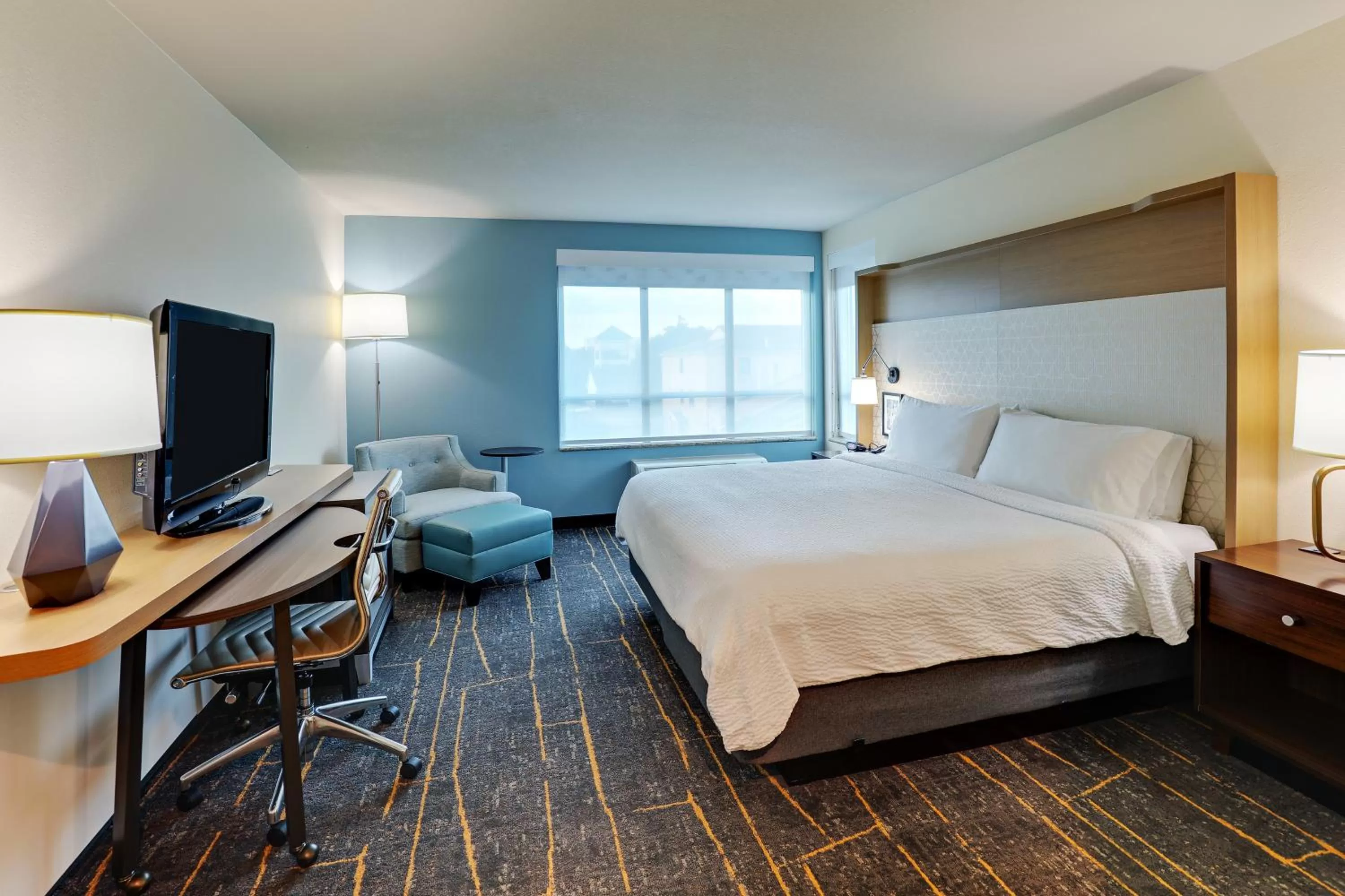 Bed in Holiday Inn Mobile Airport by IHG