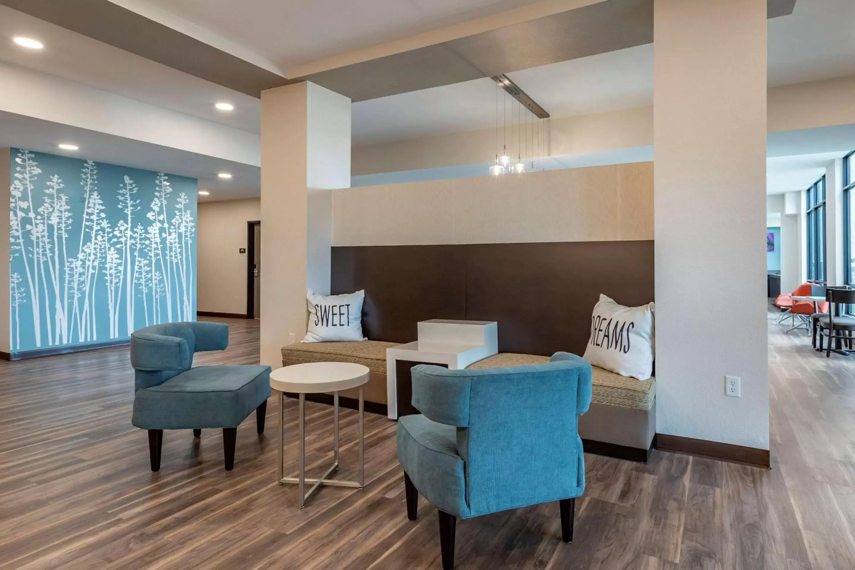 Lobby or reception, Dining Area in MainStay Suites Waukee-West Des Moines