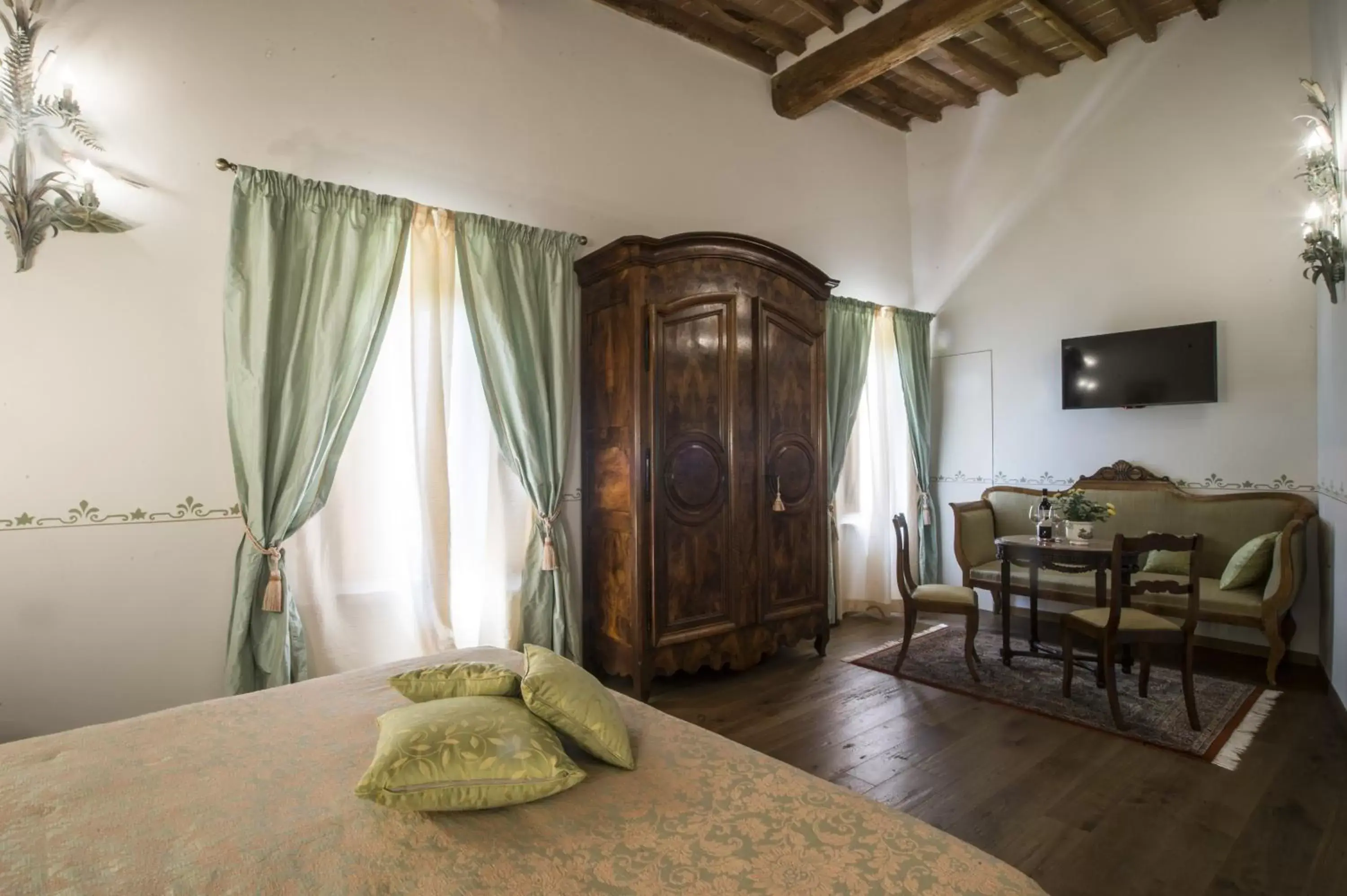 Photo of the whole room, Seating Area in Palazzo Pacini