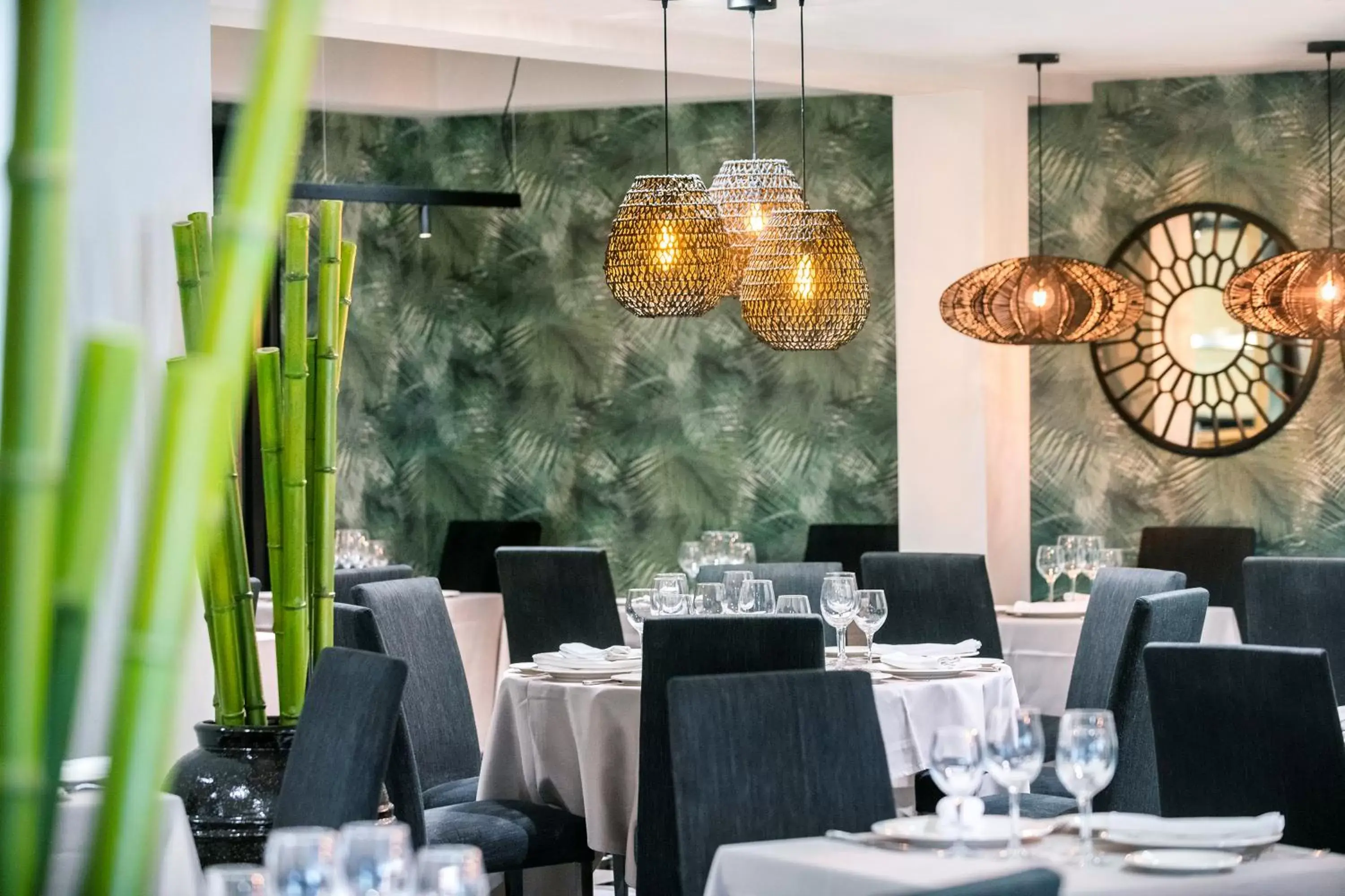 Restaurant/Places to Eat in Salles Hotel Aeroport de Girona