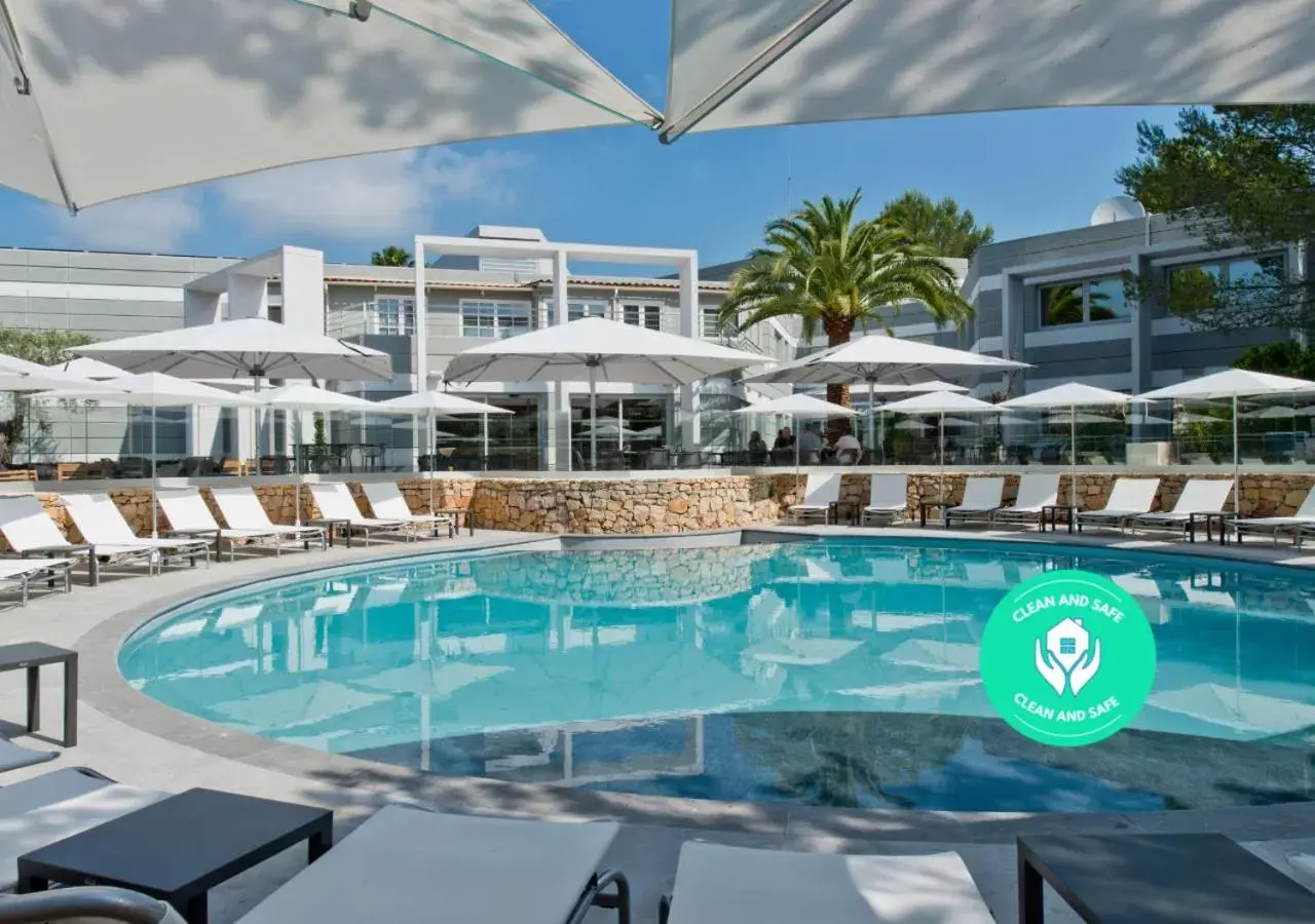 Swimming pool in Golden Tulip Sophia Antipolis - Hotel & Spa