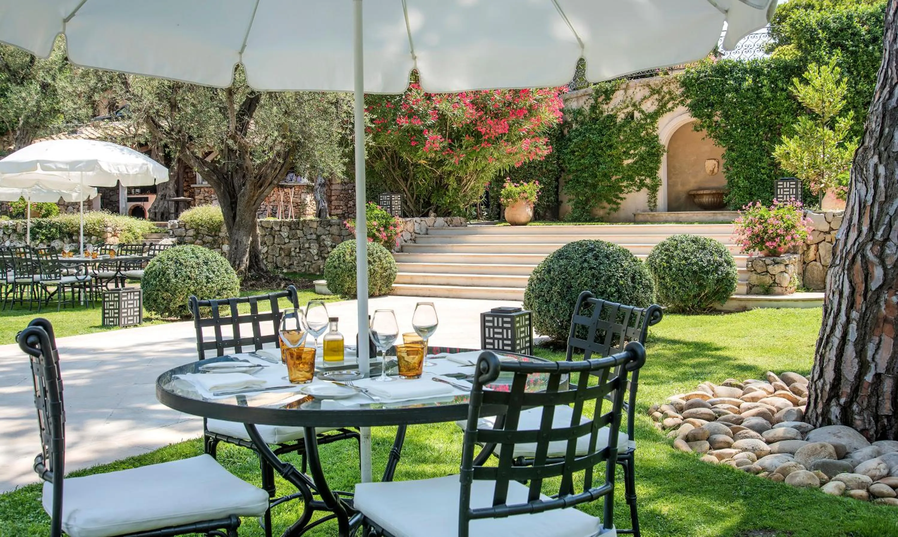 Restaurant/places to eat in Château Saint-Martin & Spa, Oetker Hotels