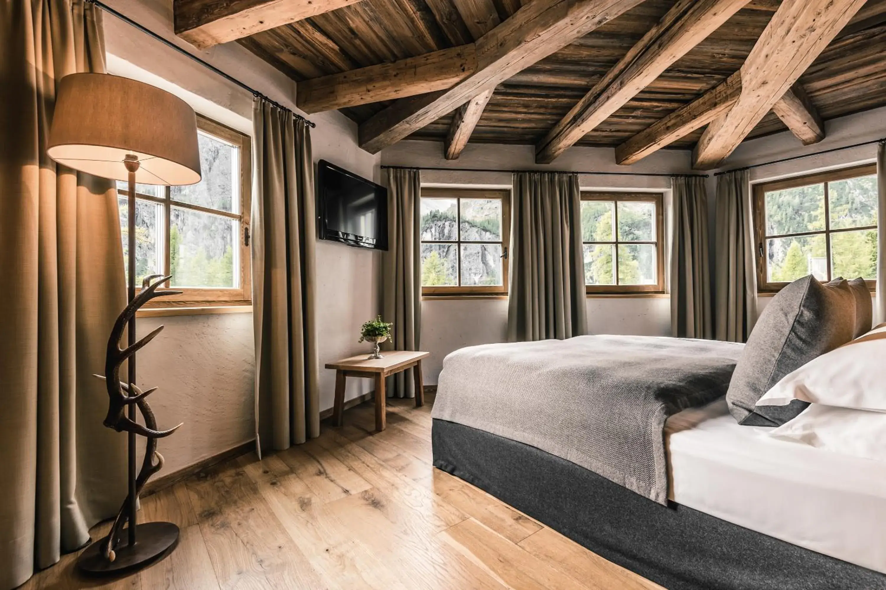 Photo of the whole room, Room Photo in Kolfuschgerhof Mountain Resort