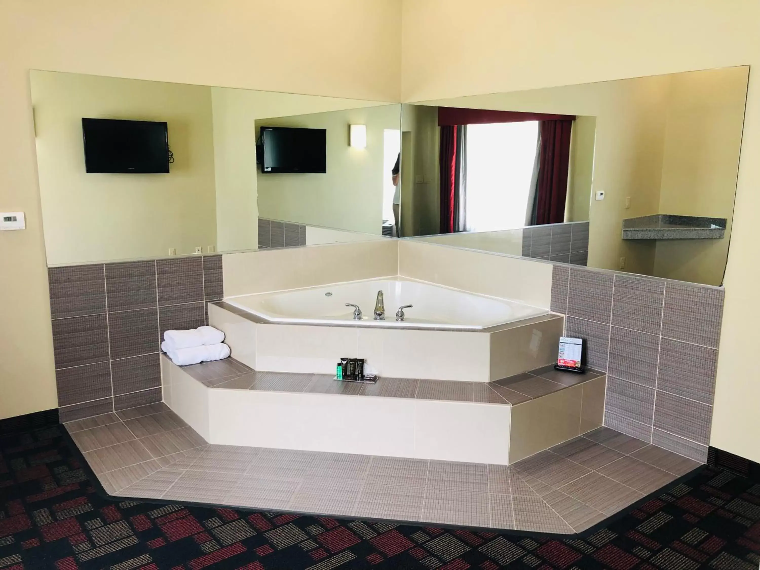 Bathroom in Wingate by Wyndham Lake Charles Casino Area