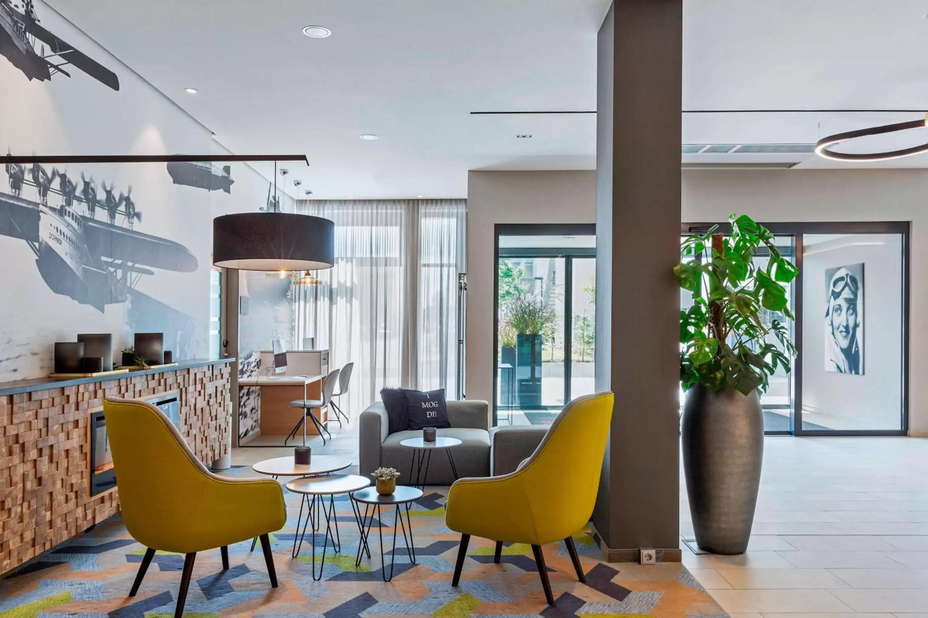 Lobby or reception in Courtyard by Marriott Oberpfaffenhofen Munich South