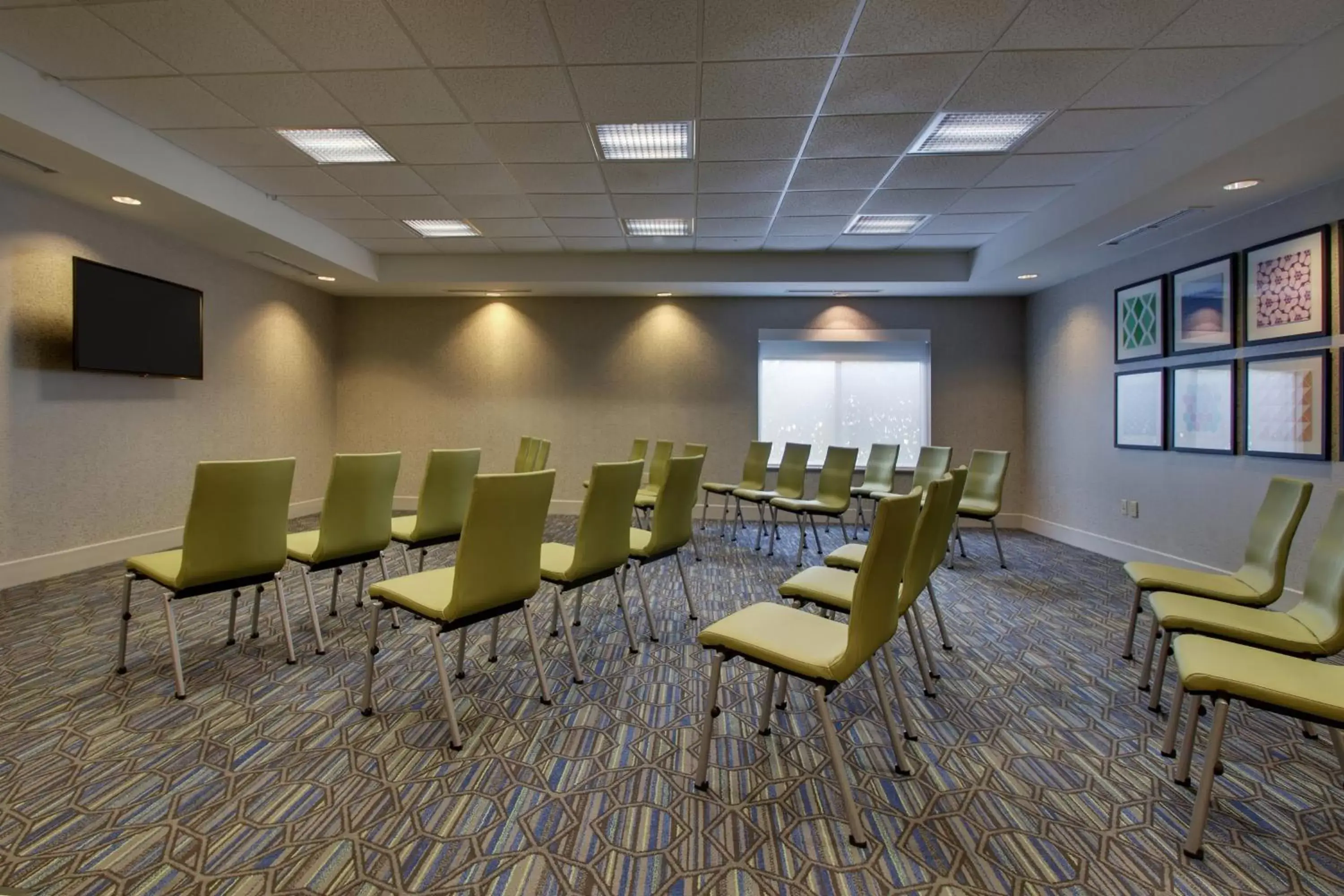 Meeting/conference room in Holiday Inn Express Hotel & Suites Morris, an IHG Hotel