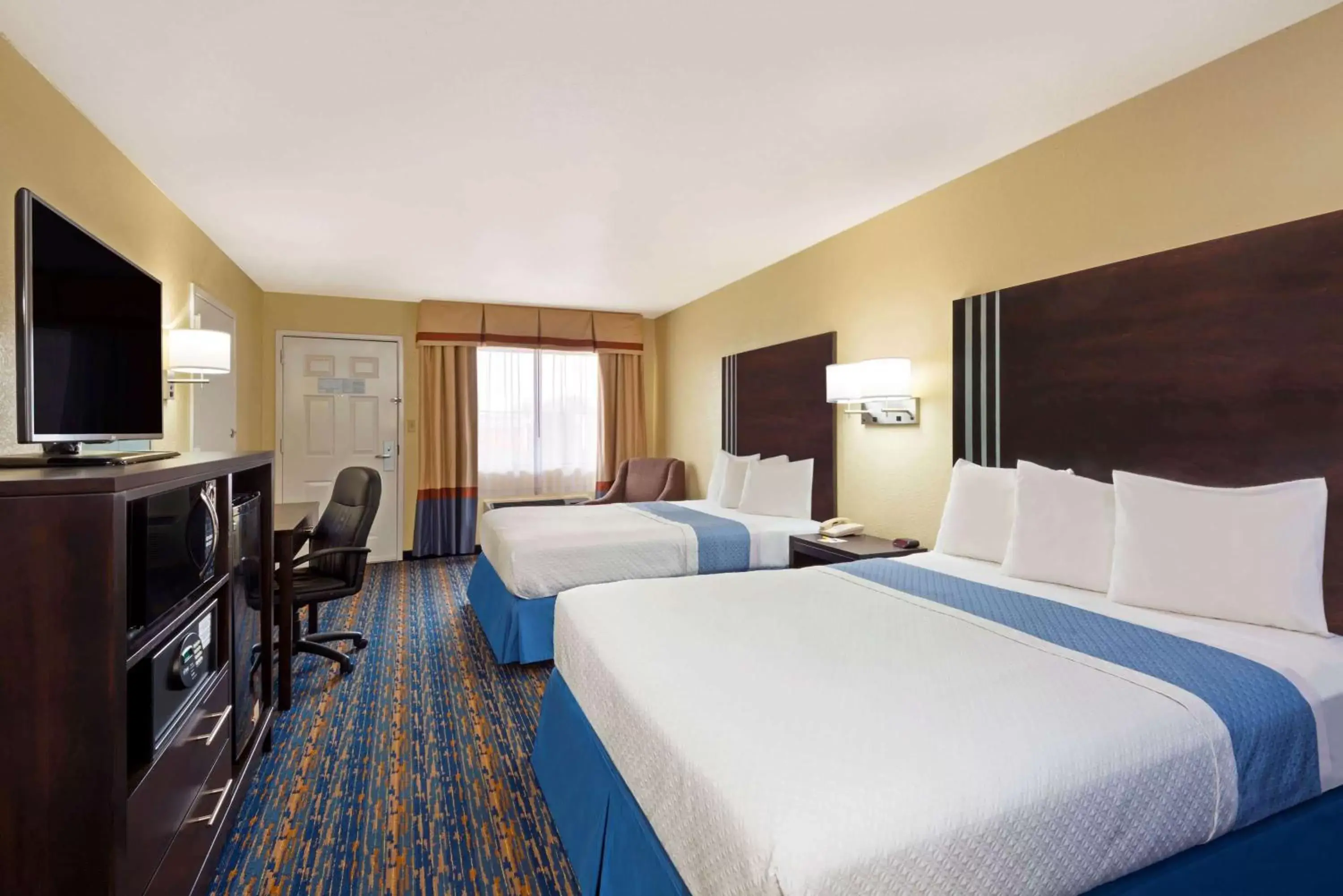Photo of the whole room, Bed in Days Inn by Wyndham San Antonio Northwest/Seaworld