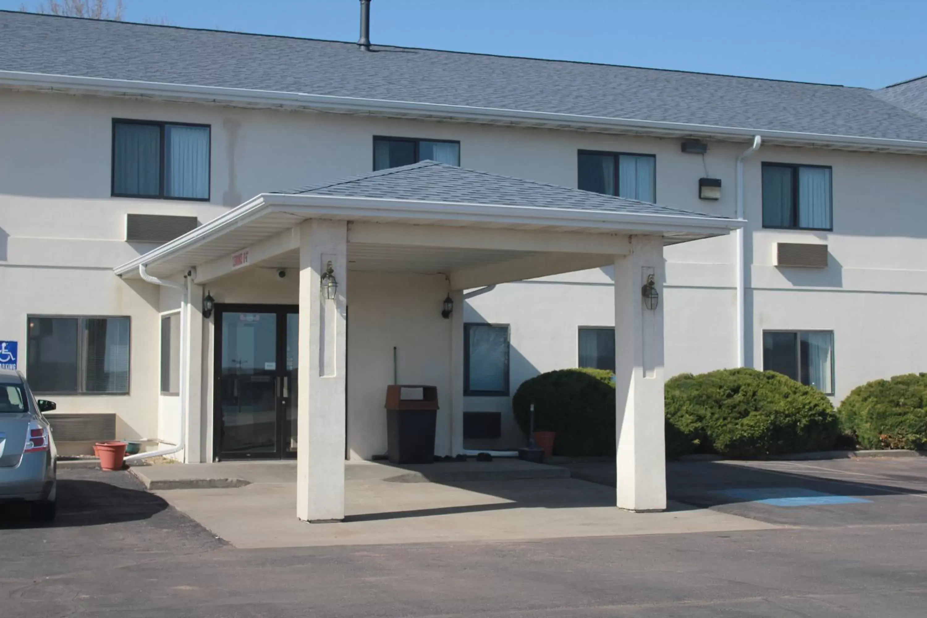 Property Building in Econo Lodge Oacoma