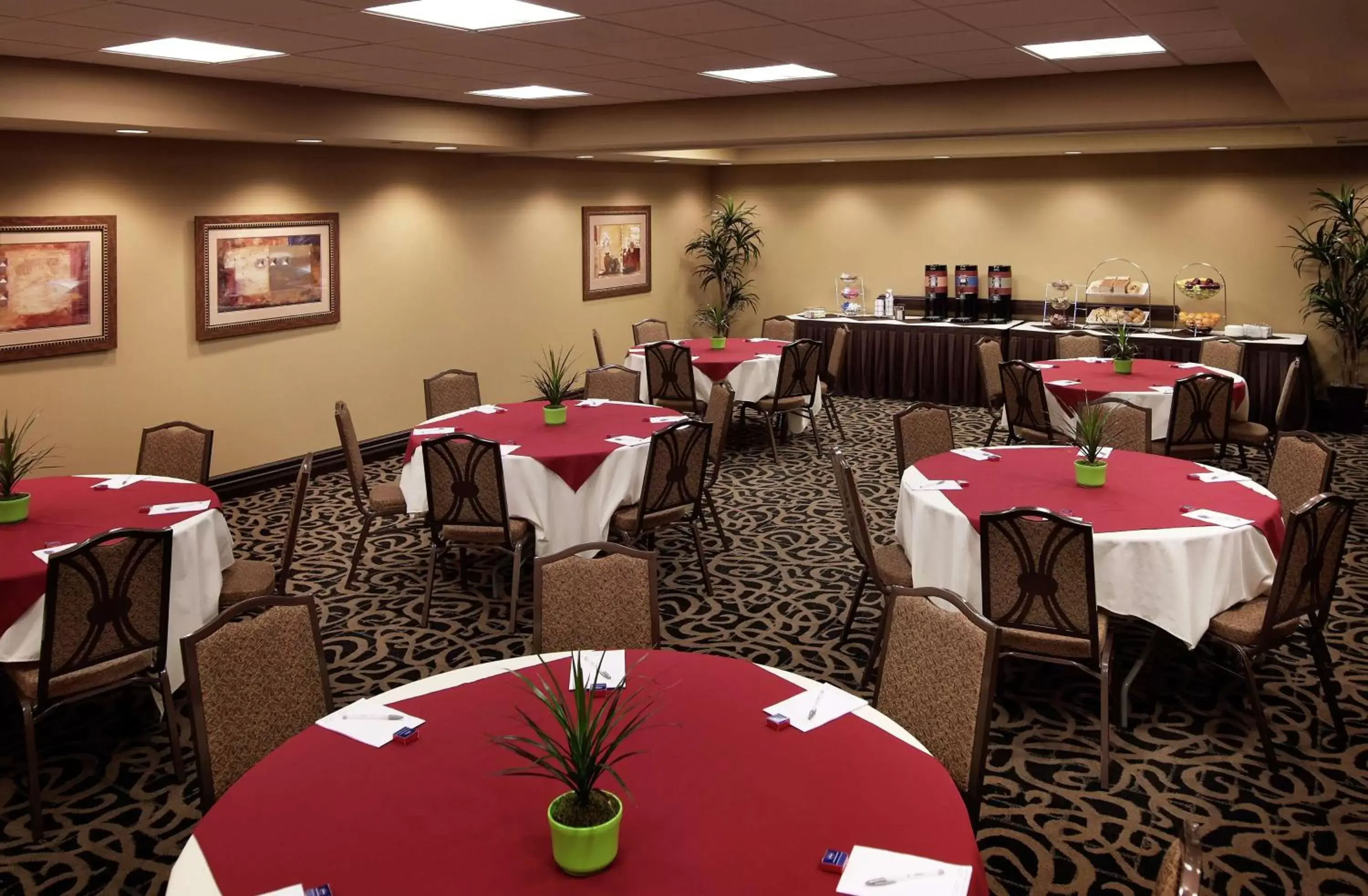 Meeting/conference room, Restaurant/Places to Eat in Hampton Inn by Hilton North Bay