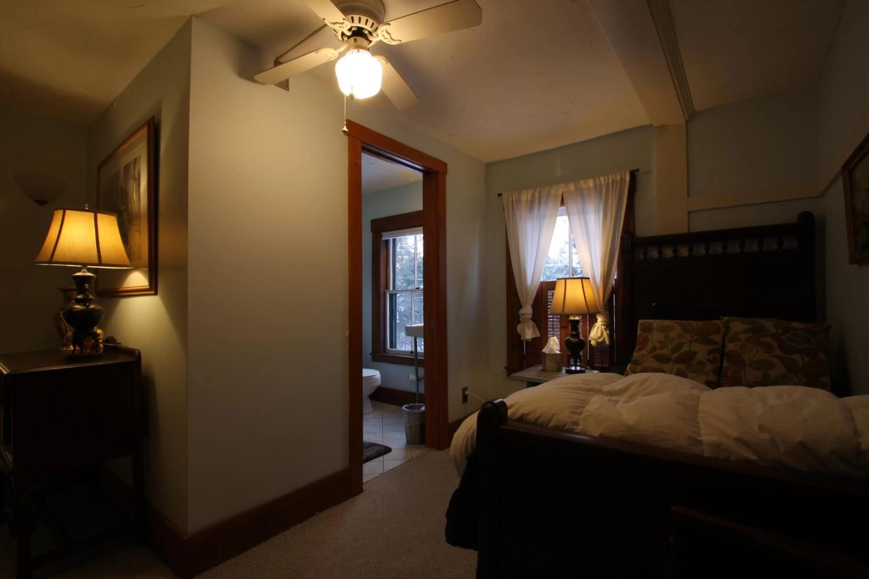 Bed in Follansbee Inn