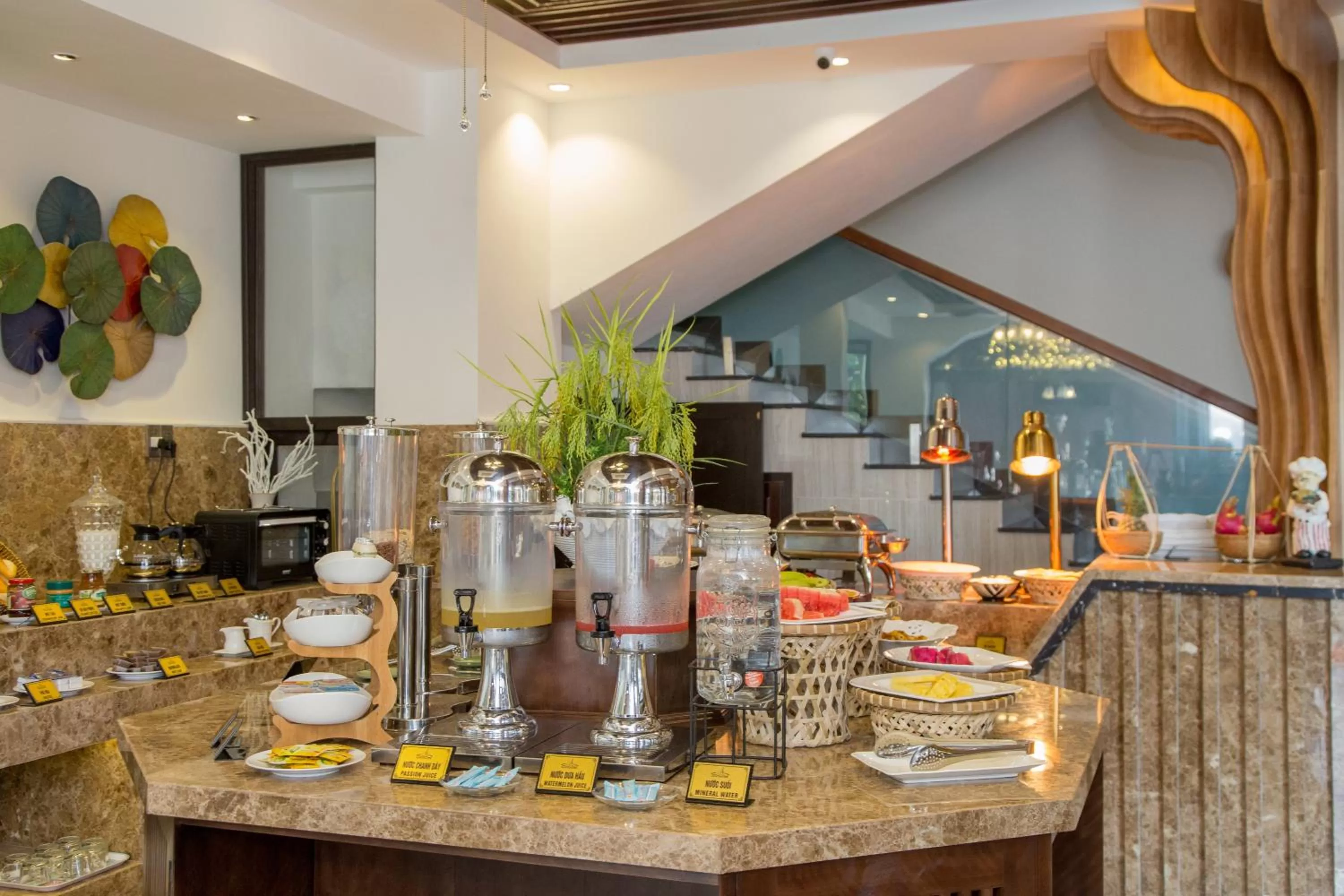 Restaurant/places to eat in Hoang Trinh Hotel