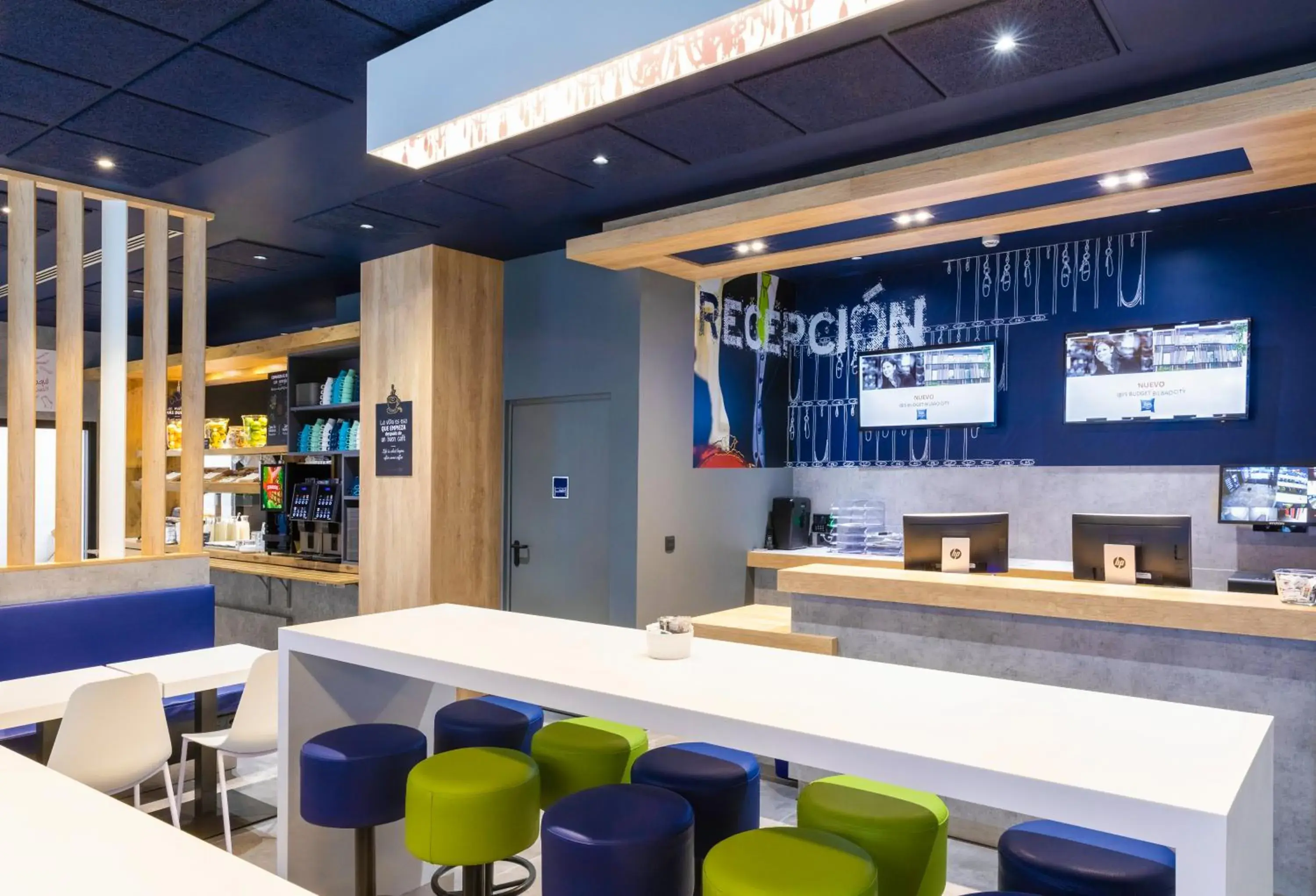 Lobby or reception, Lounge/Bar in ibis budget Bilbao City