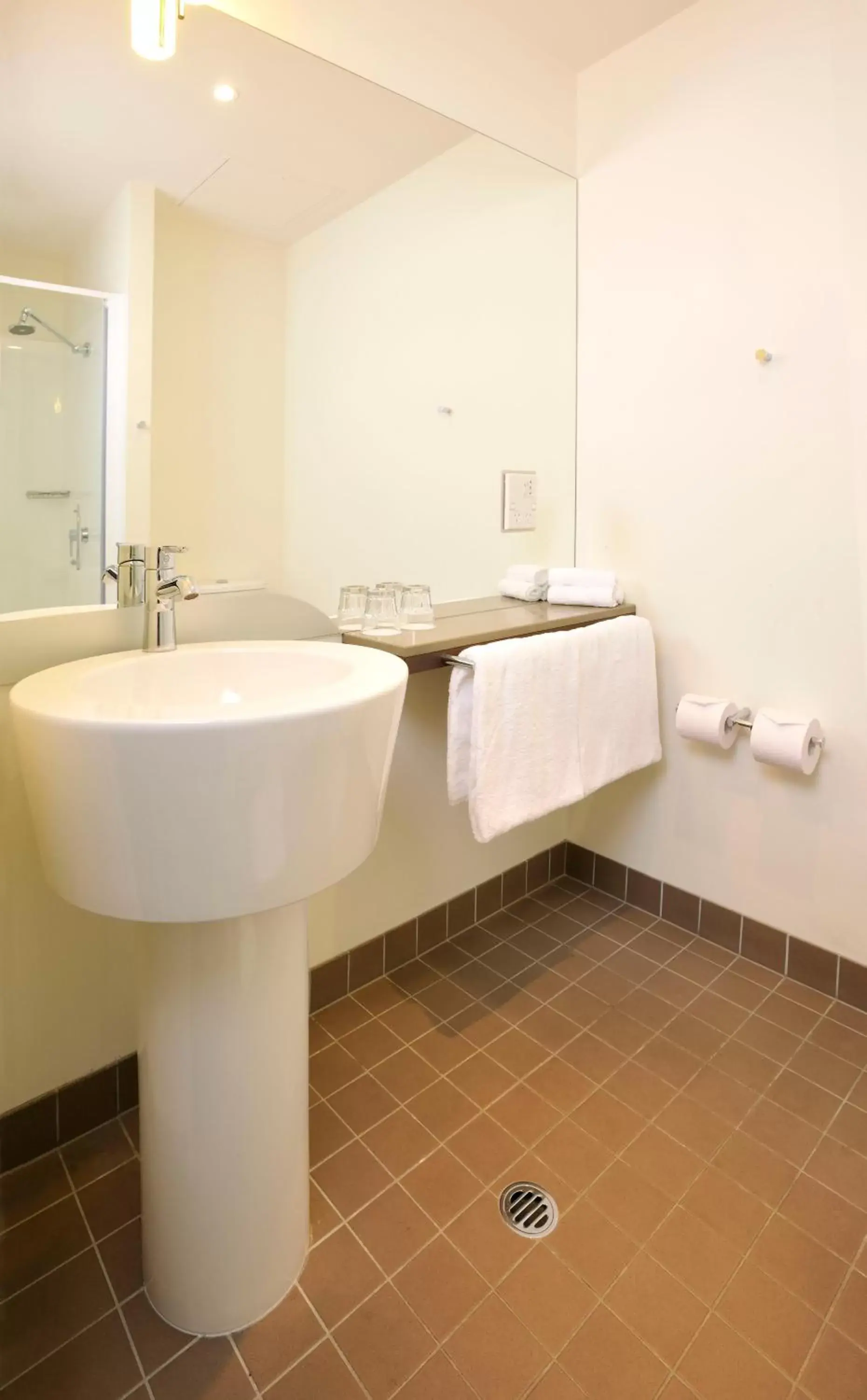 Bathroom in ibis Melbourne - Glen Waverley