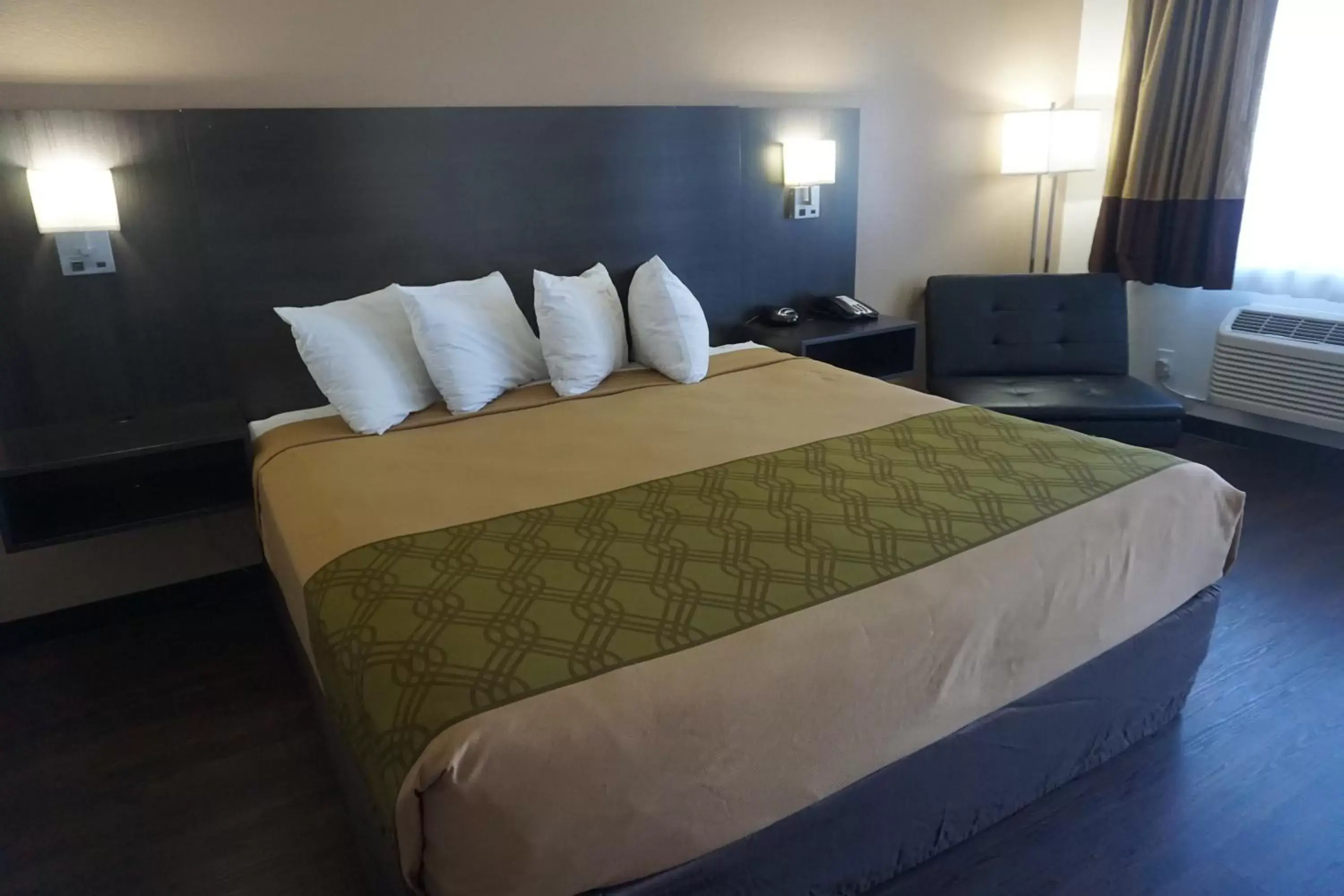 Bed in SureStay Hotel by Best Western Phoenix Airport