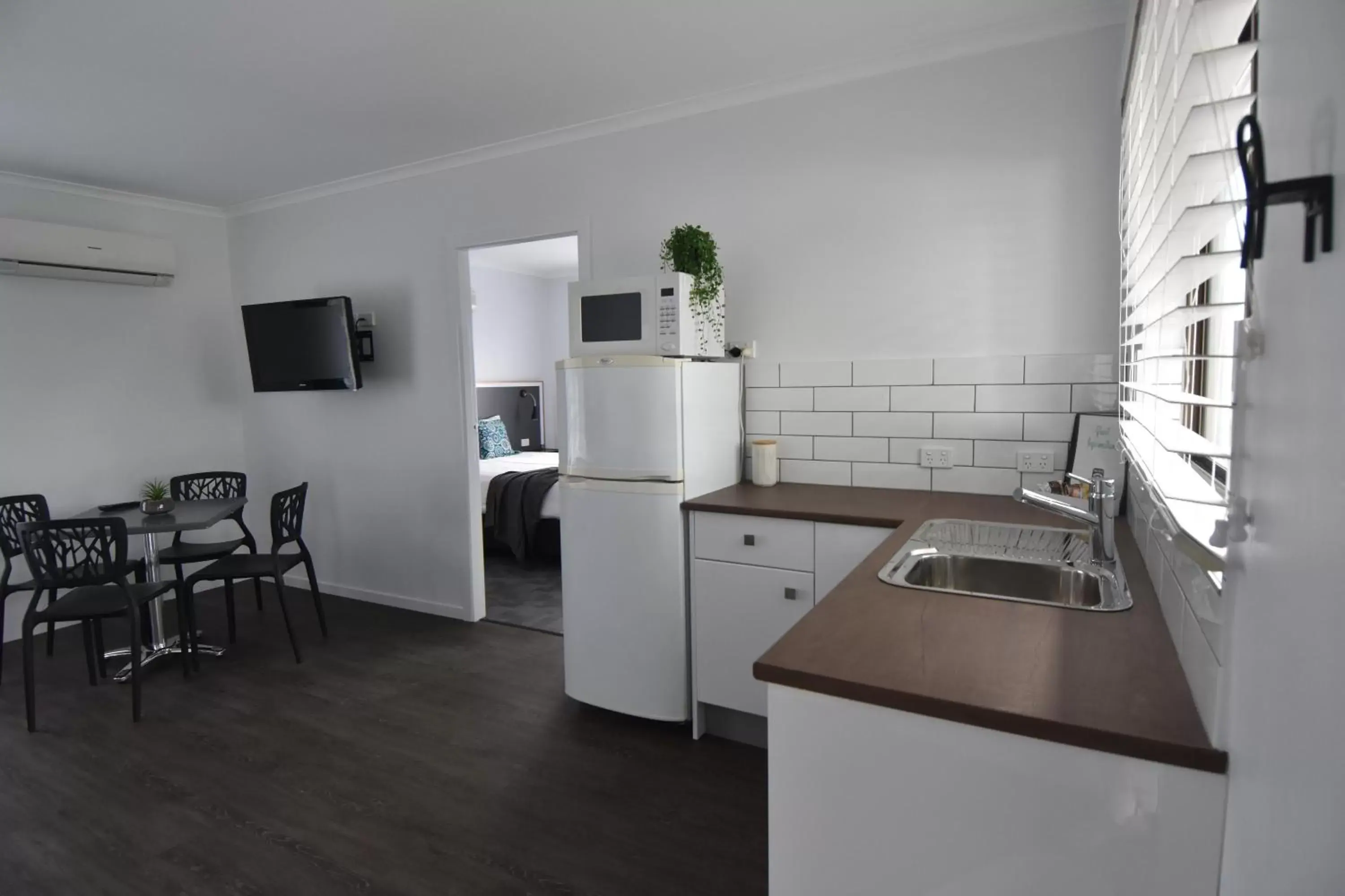 Kitchen or kitchenette, Kitchen/Kitchenette in Ballina Homestead Motel