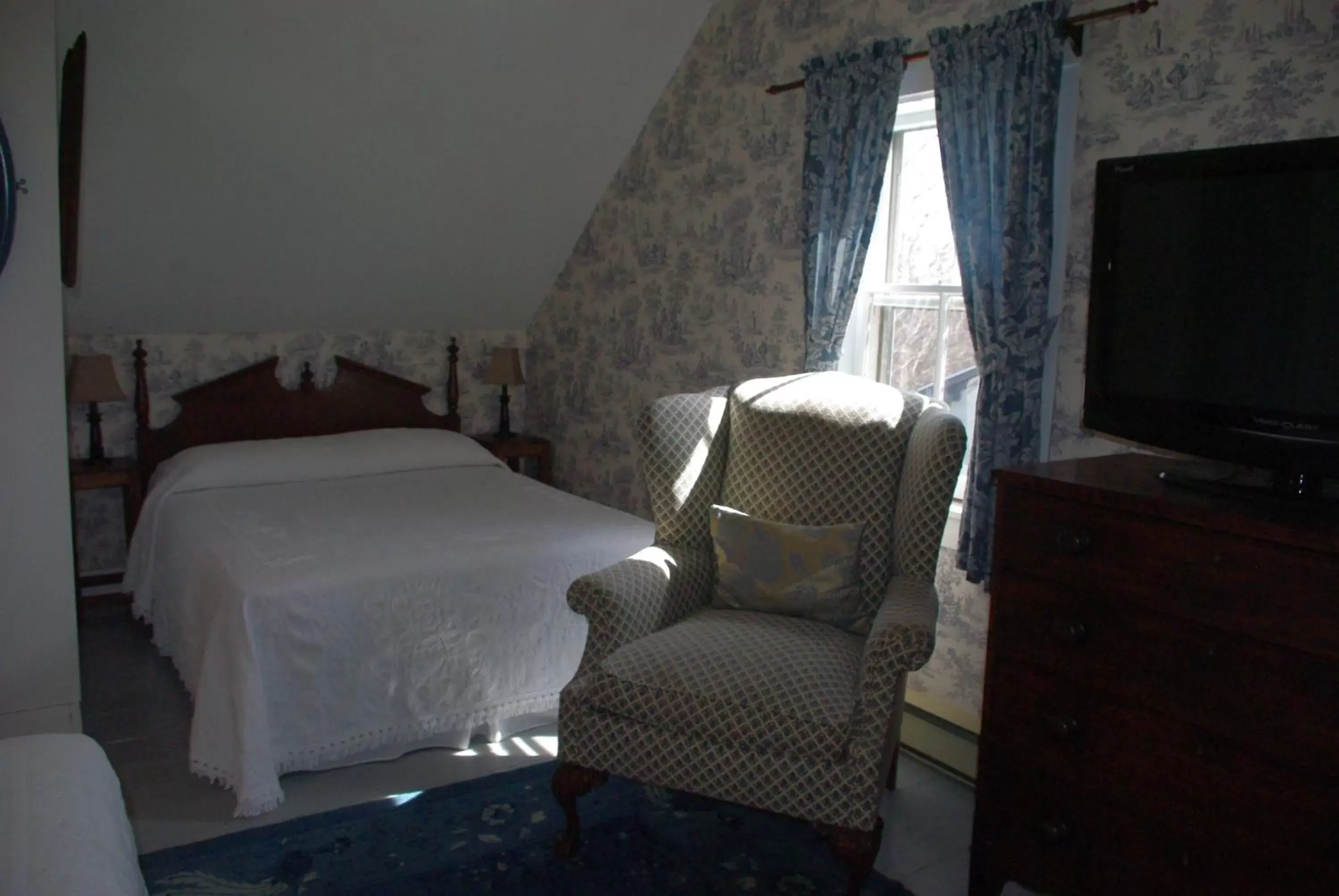 Day, Bed in The Garrison House Inn