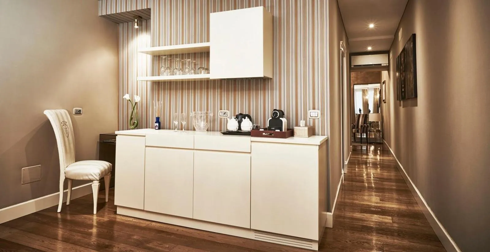 Kitchen/Kitchenette in Spagna Royal Suite