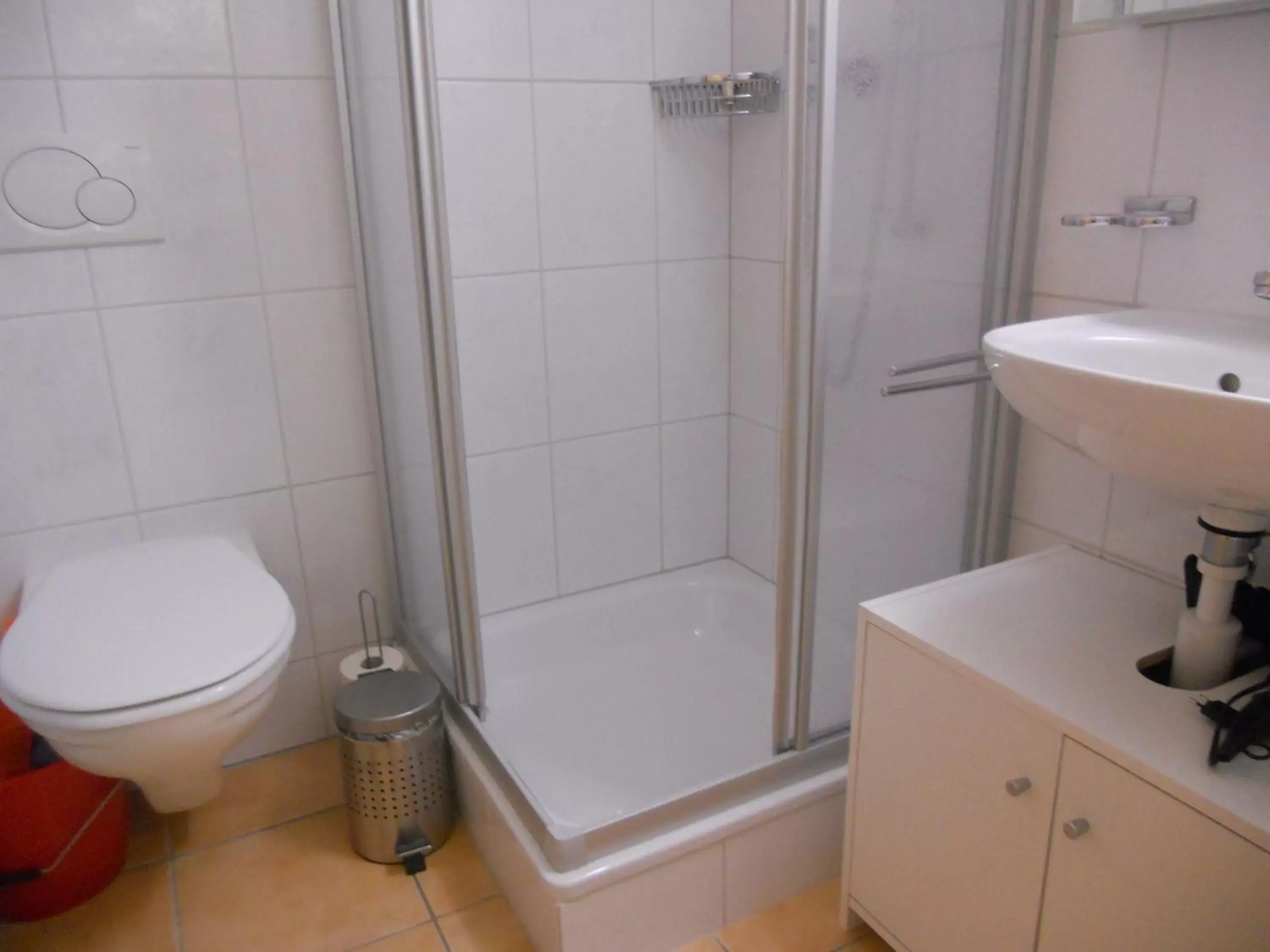 Shower, Bathroom in BNB Tuileries