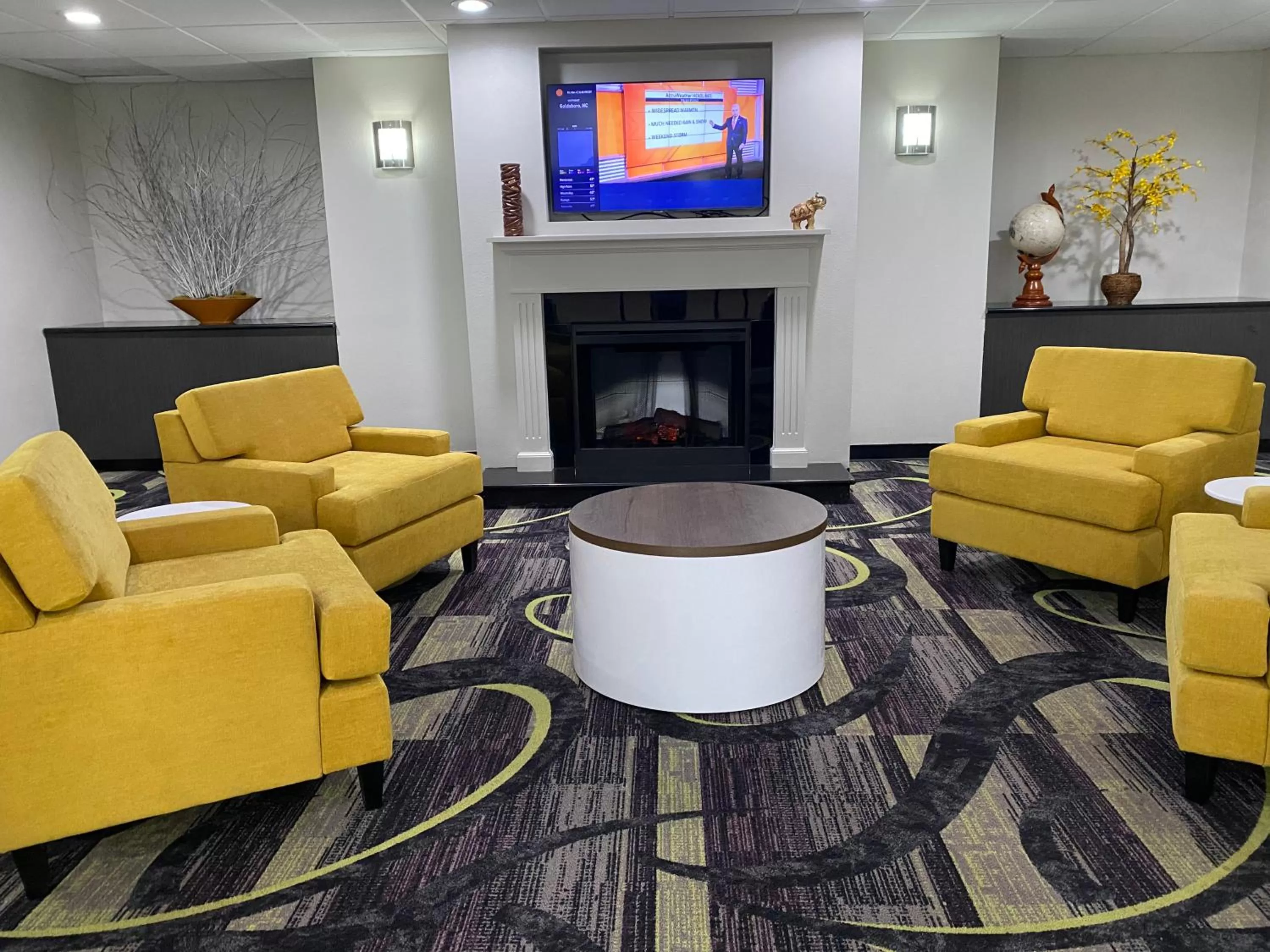 Communal lounge/ TV room in Comfort Inn Conover-Hickory