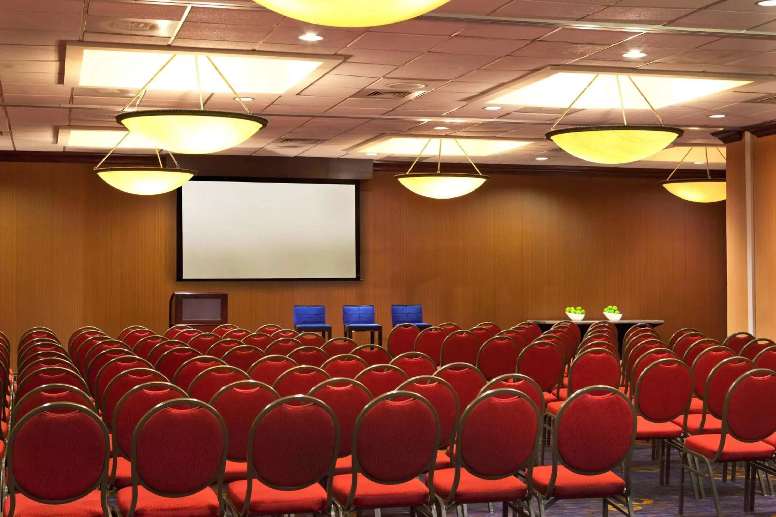 Meeting/conference room in Courtyard by Marriott Alexandria Pentagon South