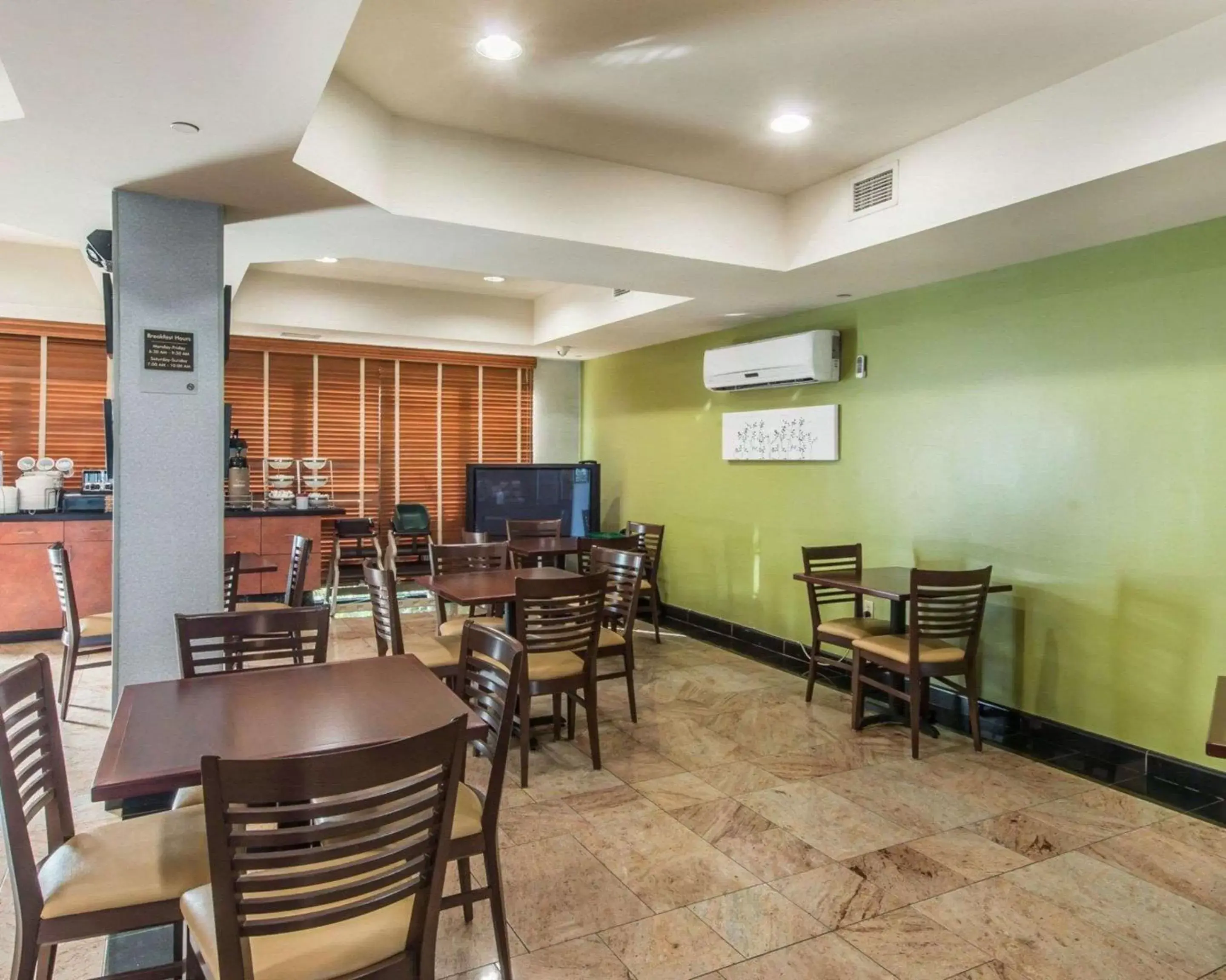 Restaurant/Places to Eat in Sleep Inn & Suites Winchester