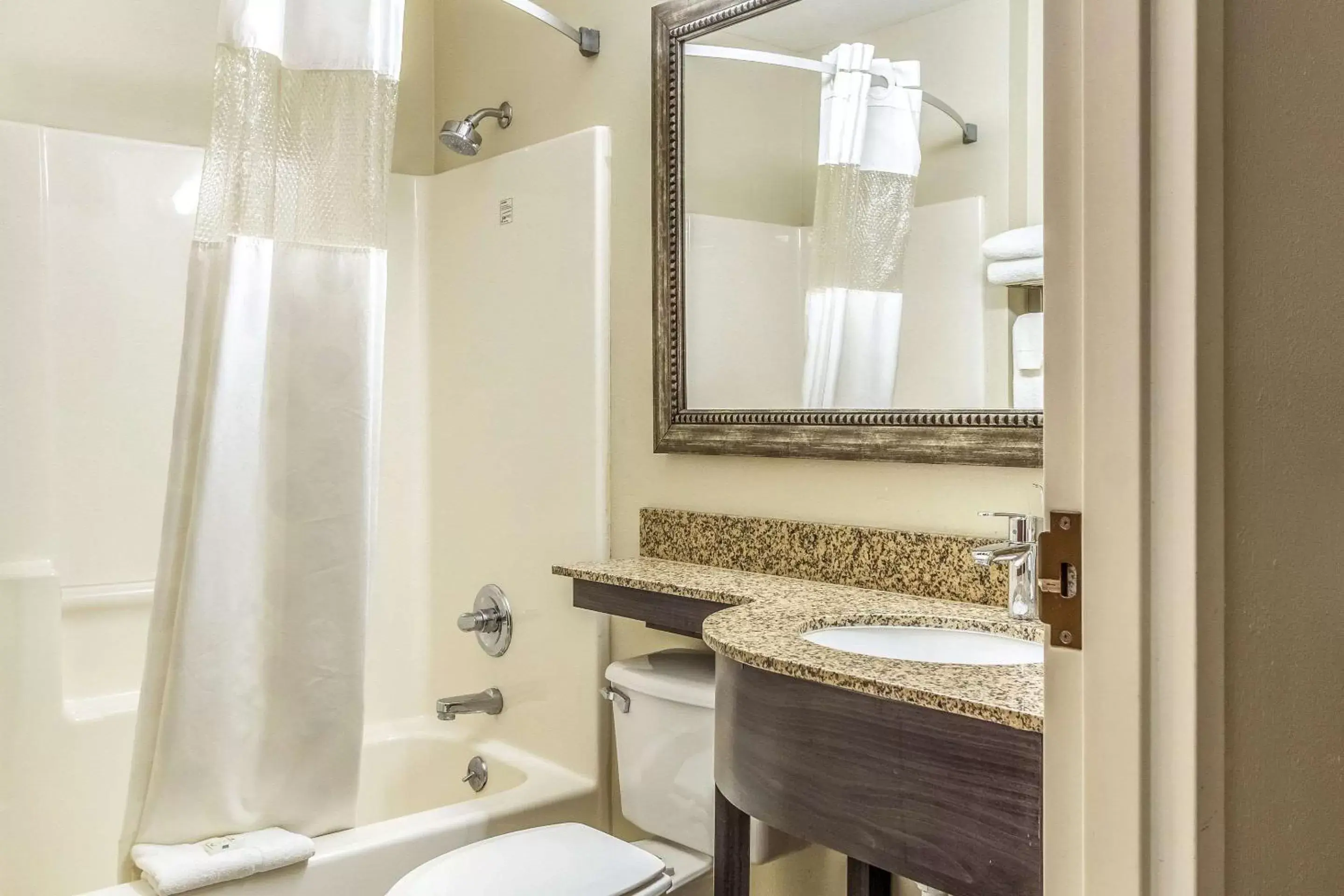 Photo of the whole room, Bathroom in Quality Inn & Suites North Lima - Boardman