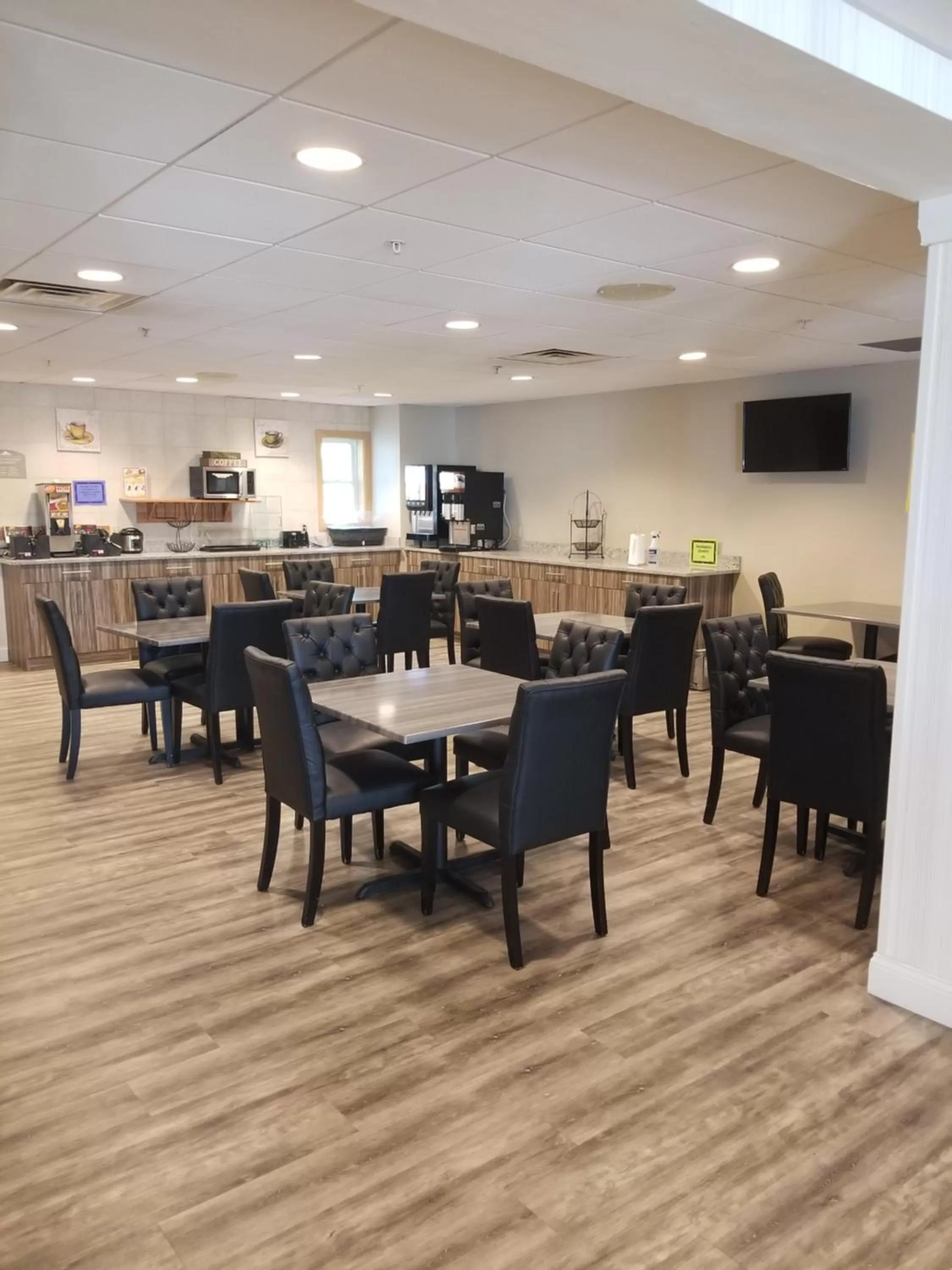 American breakfast in York Microtel Inn & Suites by Wyndham