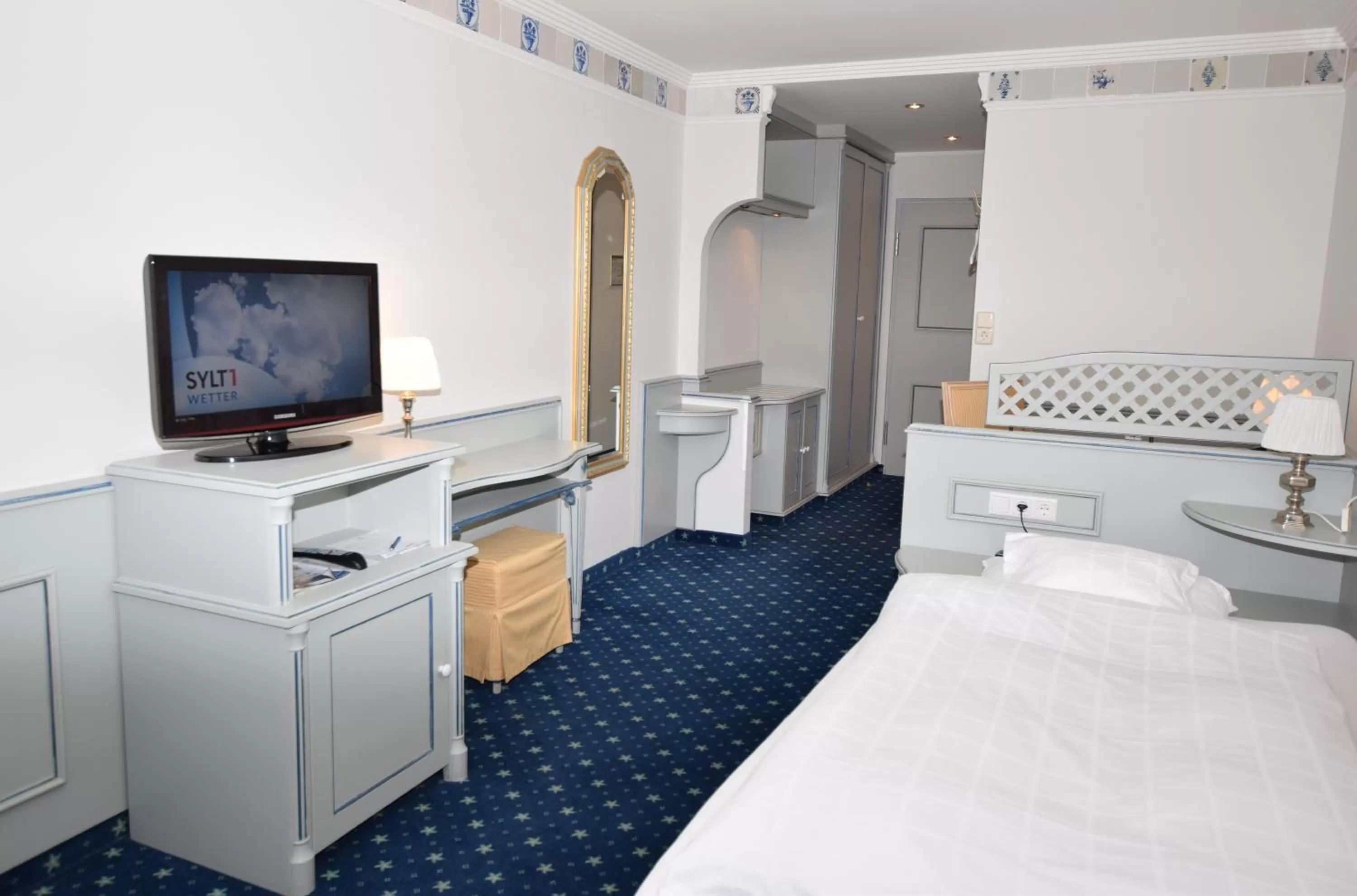 Photo of the whole room, Bed in Hotel Wiking Sylt