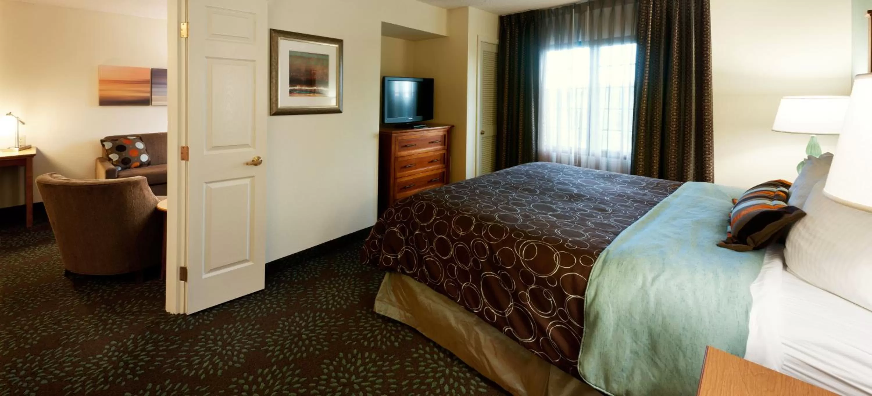 One-Bedroom Queen Suite - Disability Access in Staybridge Suites Minneapolis-Maple Grove, an IHG Hotel