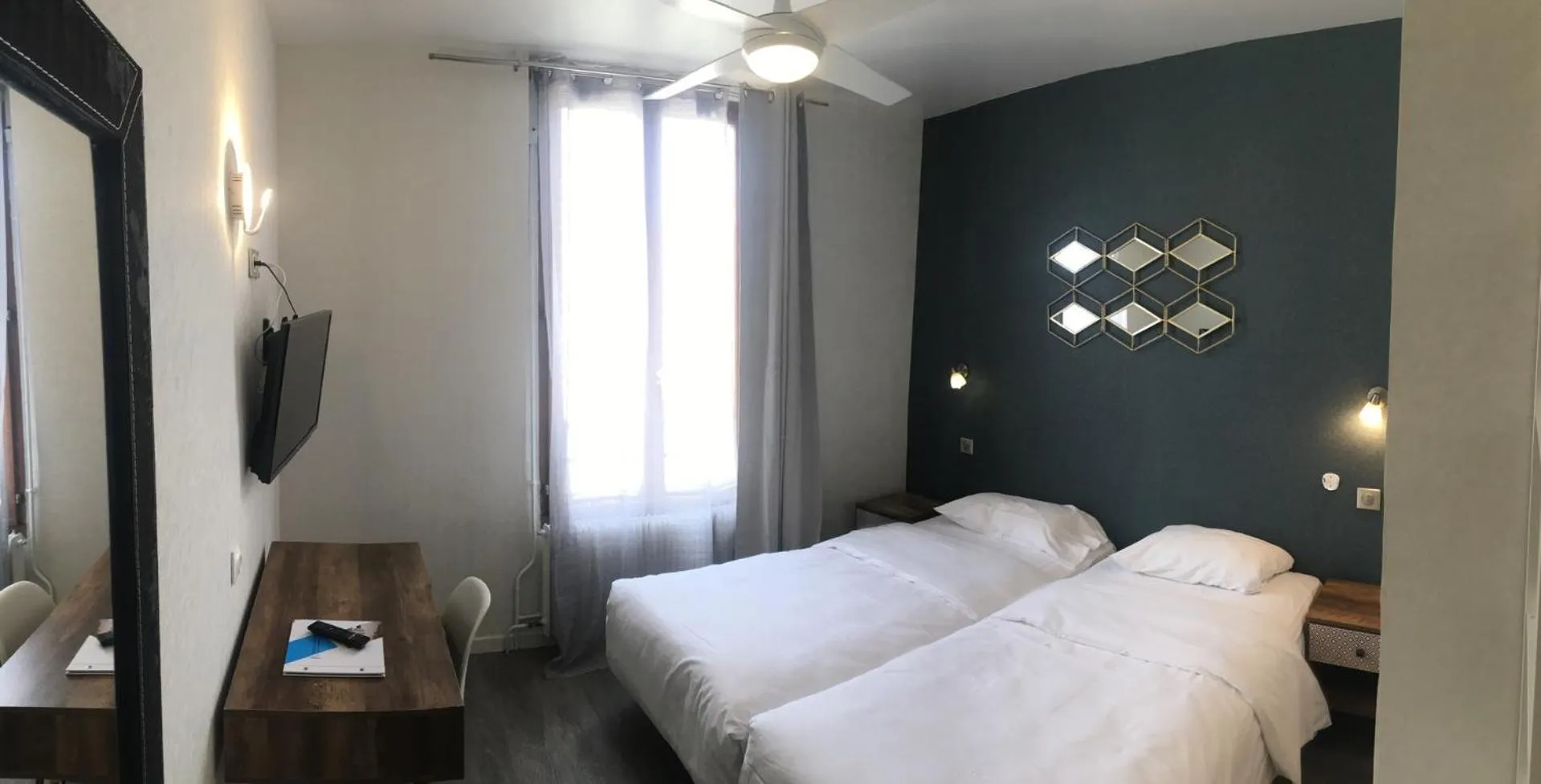 Photo of the whole room, Bed in Hôtel du Maine