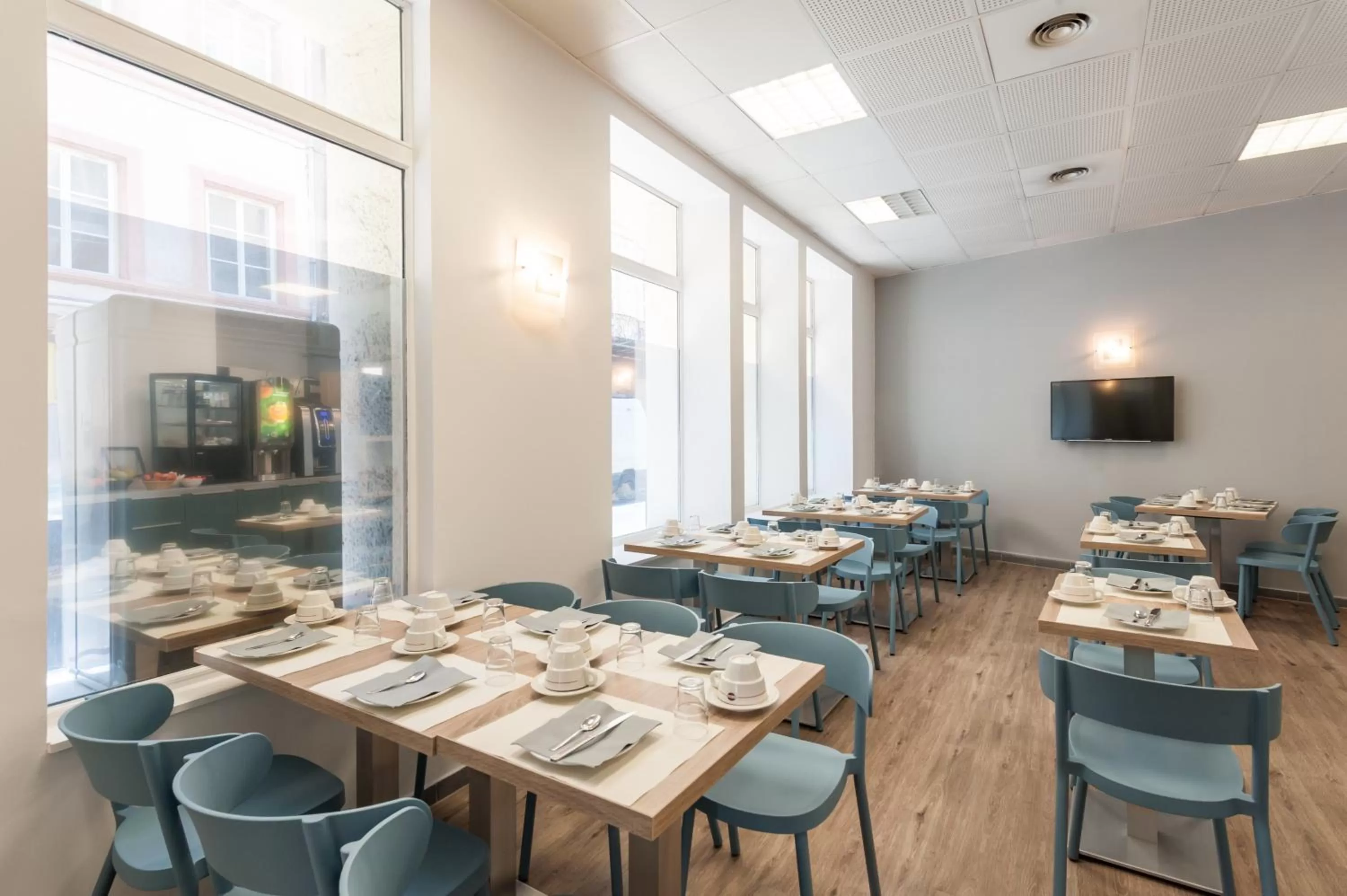 Restaurant/places to eat in Residhotel Vieux Port