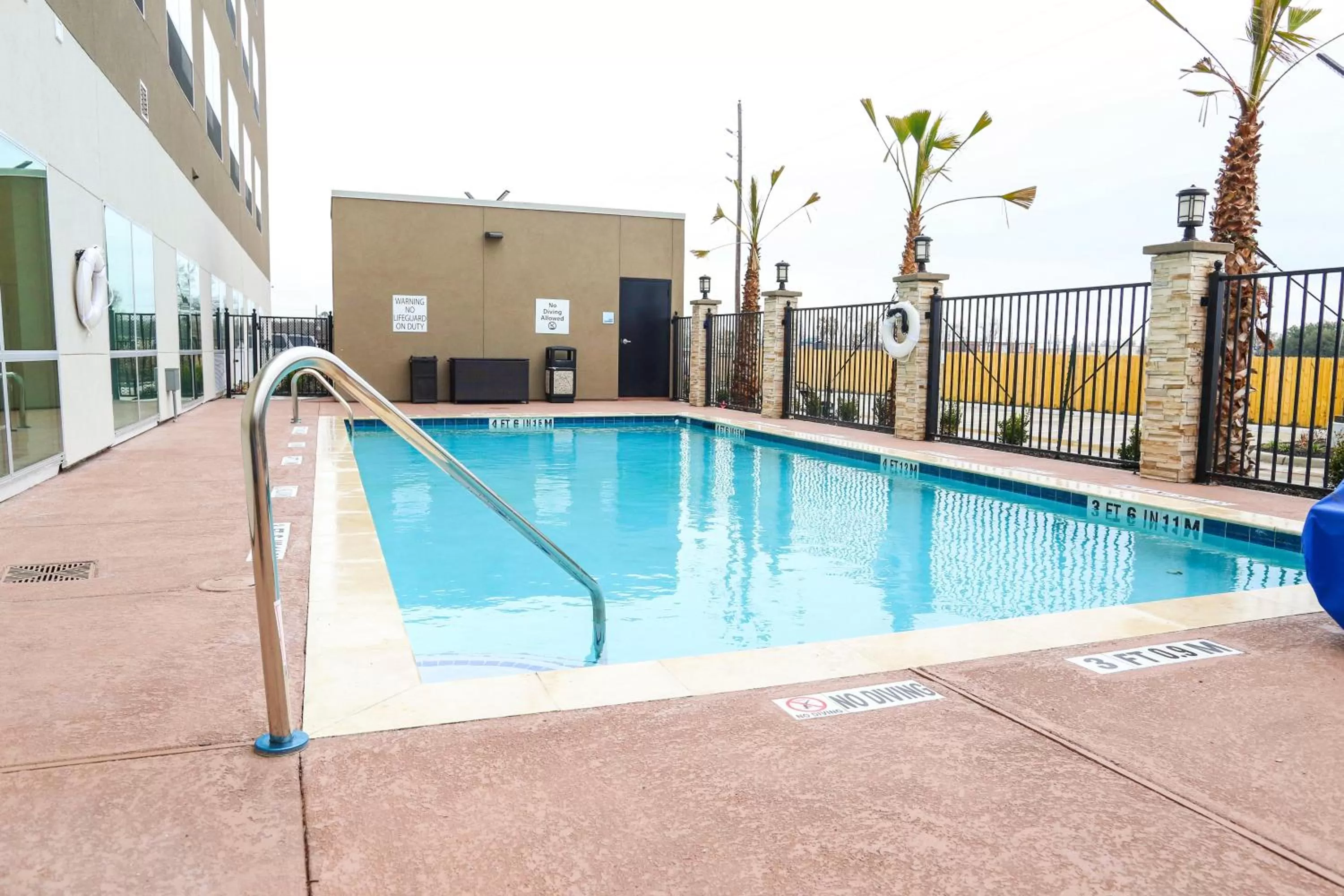 Swimming pool in Holiday Inn Express & Suites - Houston IAH - Beltway 8 by IHG