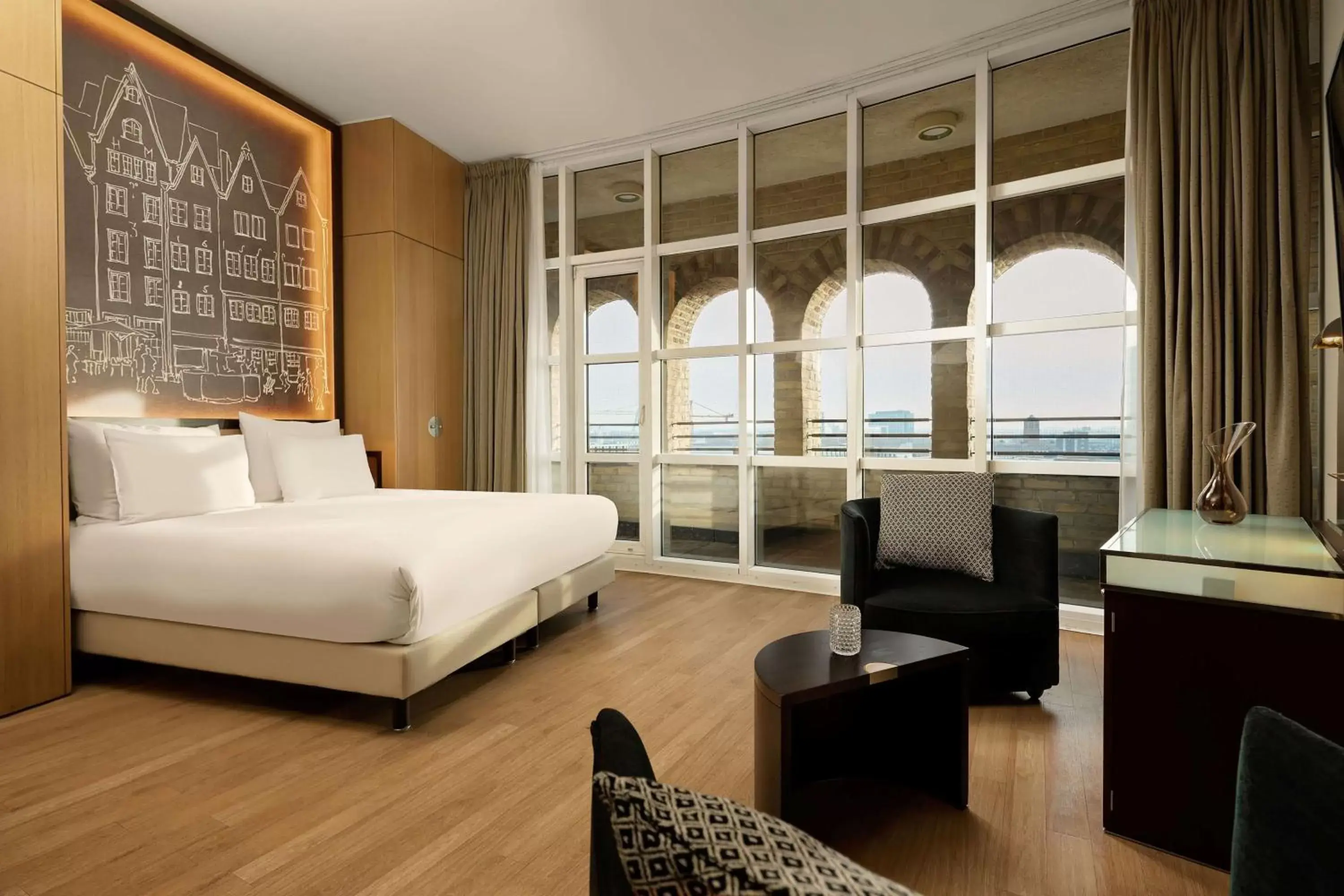 Bed in Wasserturm Hotel Cologne, Curio Collection by Hilton