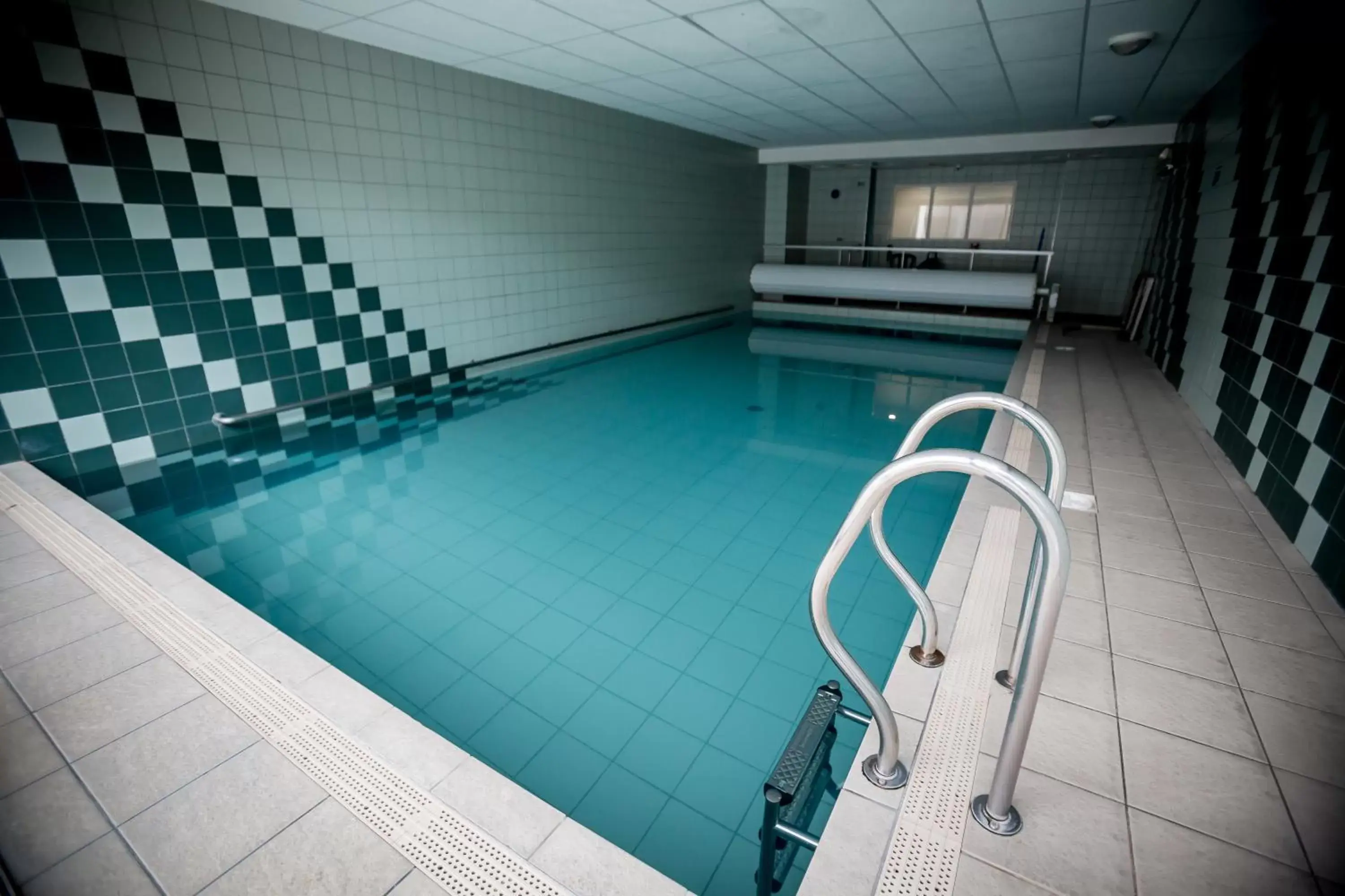 , Swimming Pool in Kyriad Clermont-Ferrand-Sud - La Pardieu