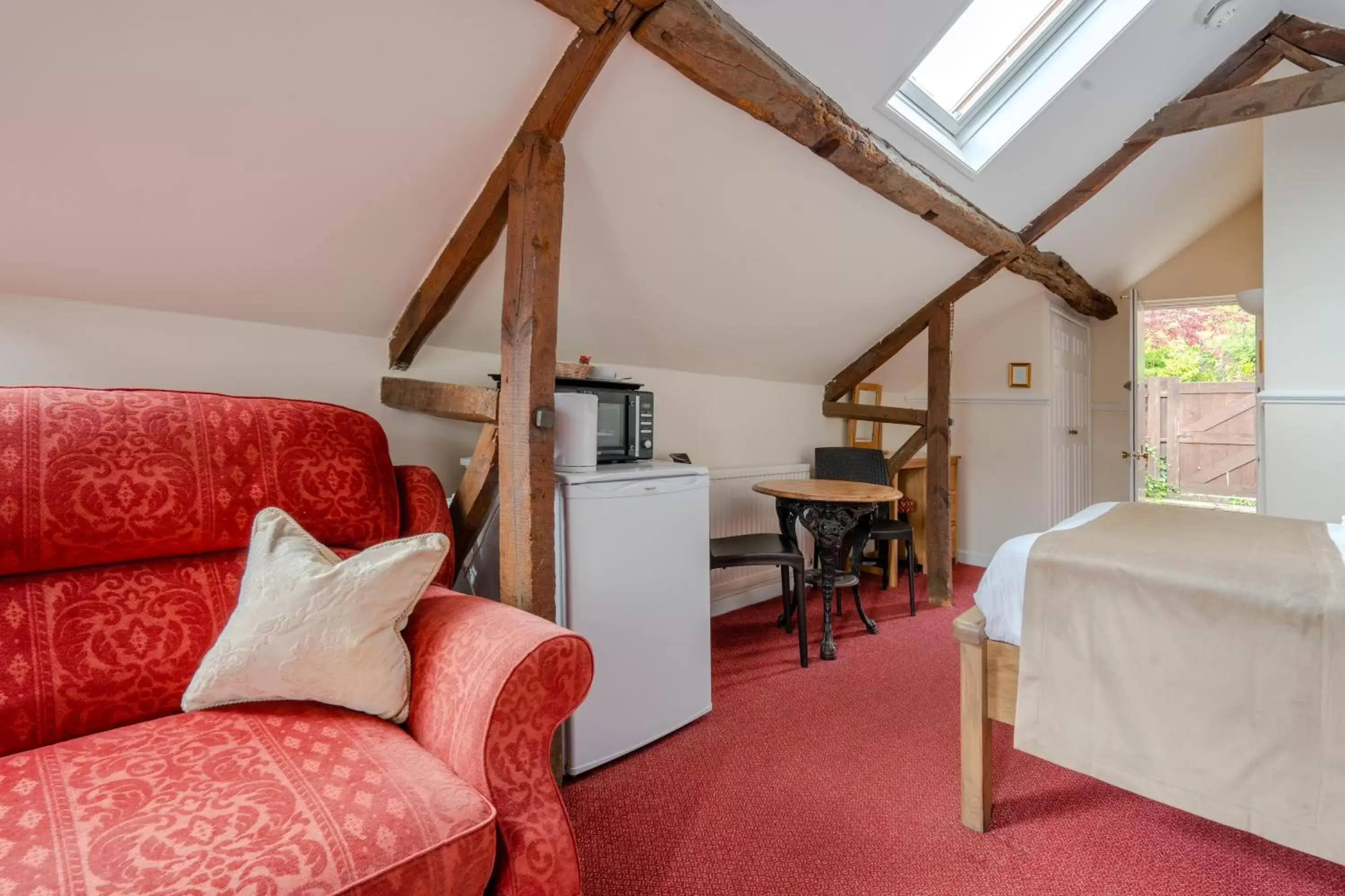 Bedroom, Seating Area in Crown Hotel Cotswold