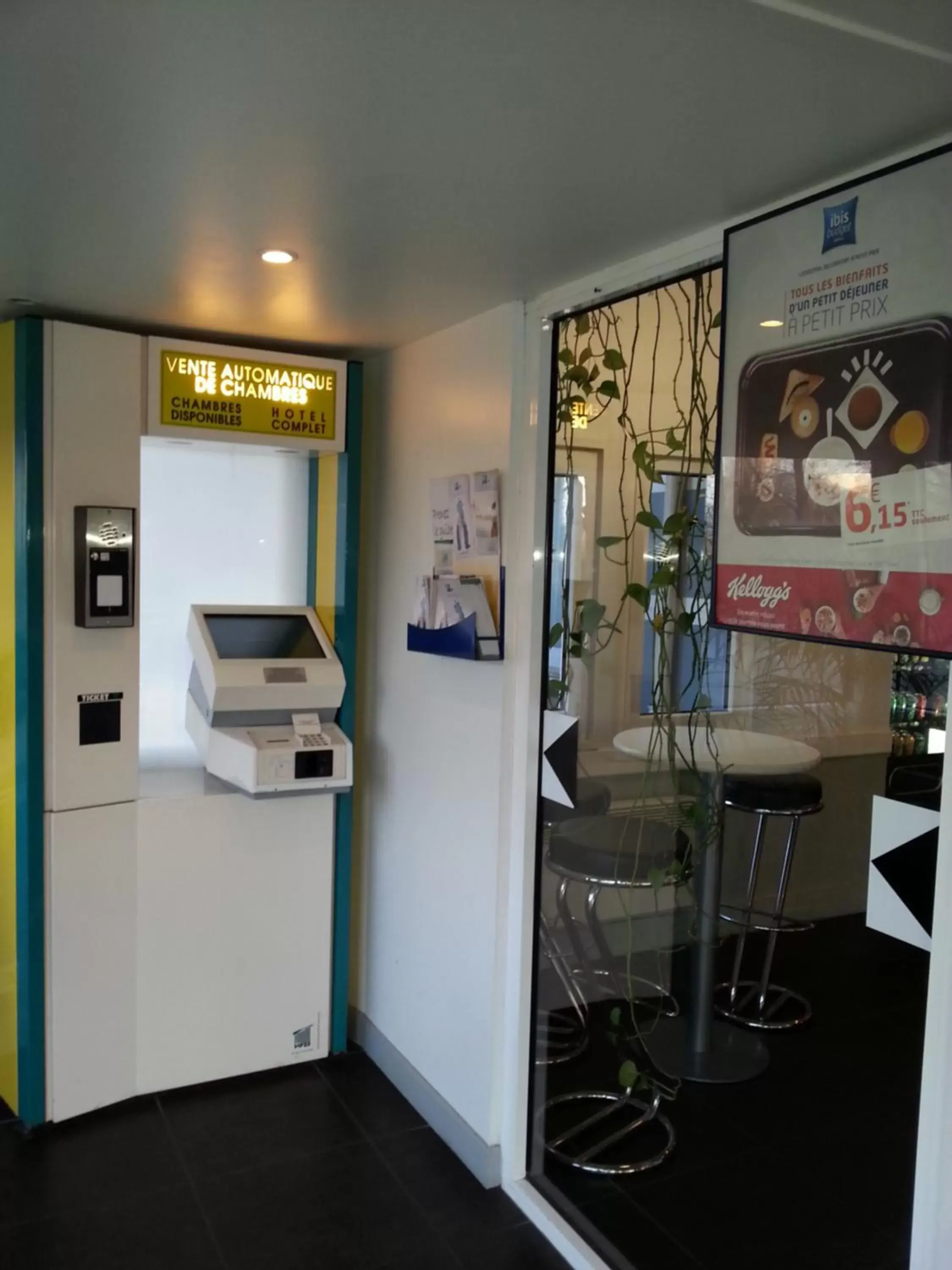 Lobby or reception in ibis budget Nantes Ouest