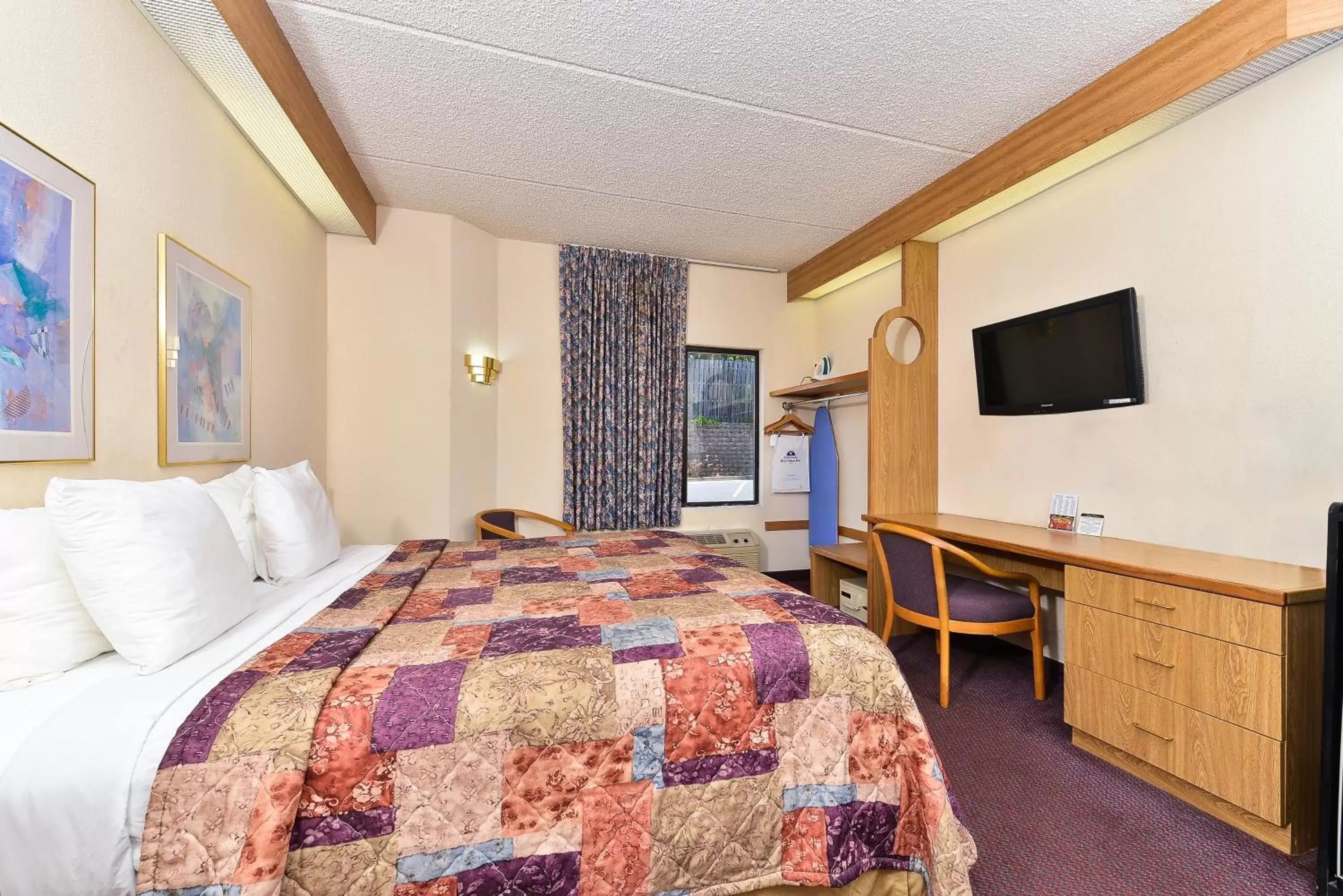 Bed in America's Best Value Inn & Suites, Atlanta - Morrow