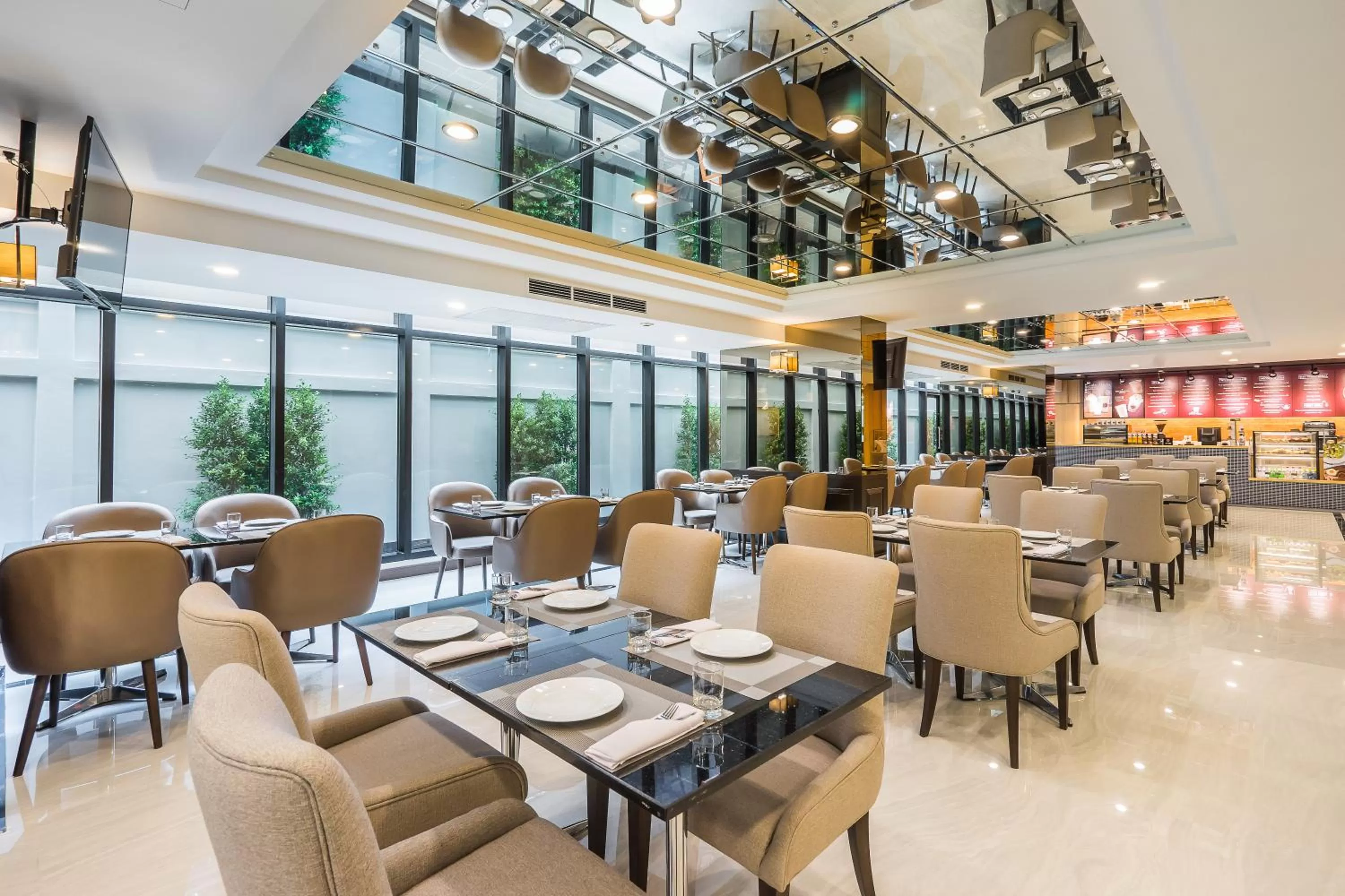 Restaurant/places to eat in SureStay Plus by Best Western Sukhumvit 2