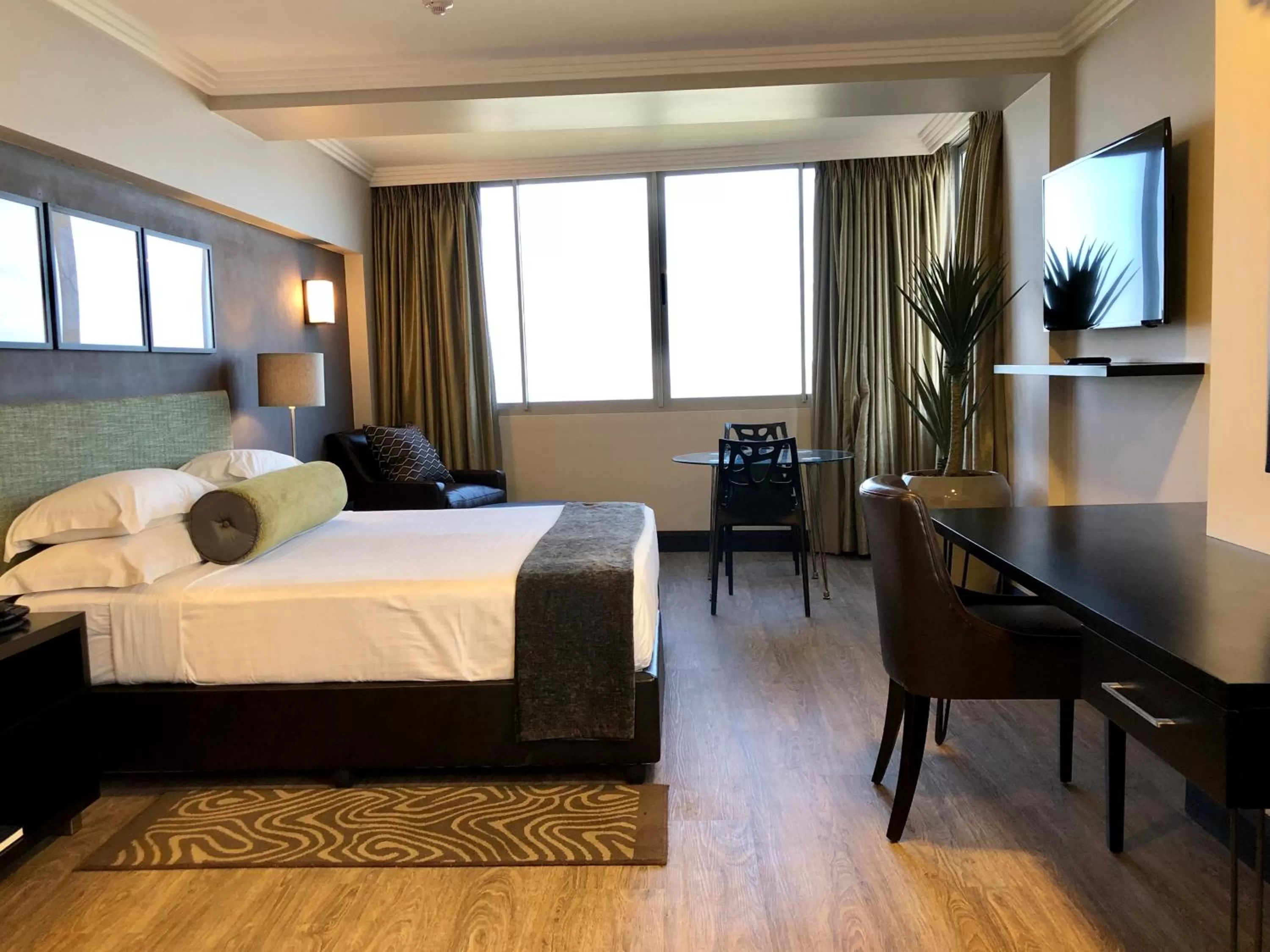 Photo of the whole room, Bed in Belaire Suites Hotel