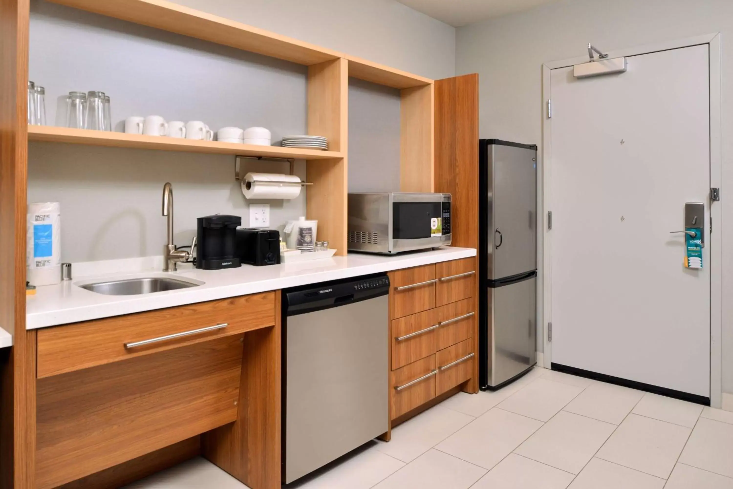 Kitchen or kitchenette, Kitchen/Kitchenette in Home2 Suites By Hilton Portland Hillsboro