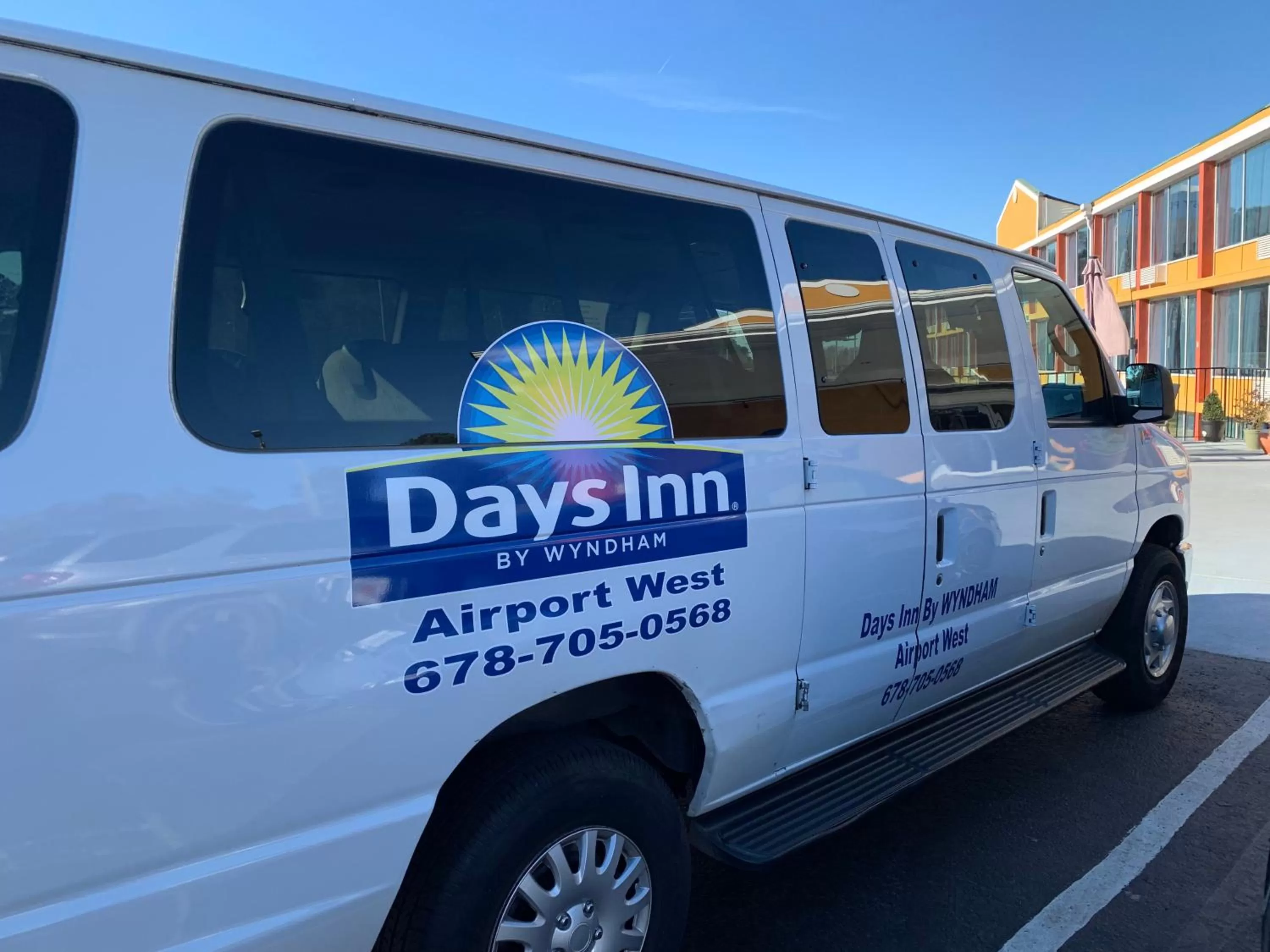 Parking in Days Inn by Wyndham Hartsfield Jackson Atlanta Airport West