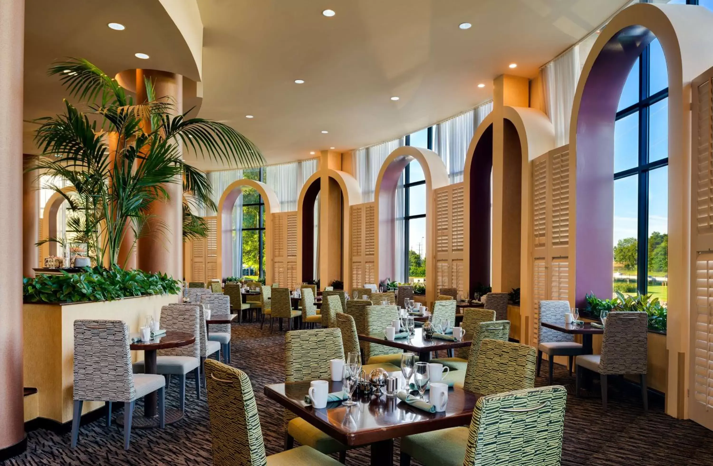 Dining area, Restaurant/Places to Eat in Hilton Washington Dulles Airport