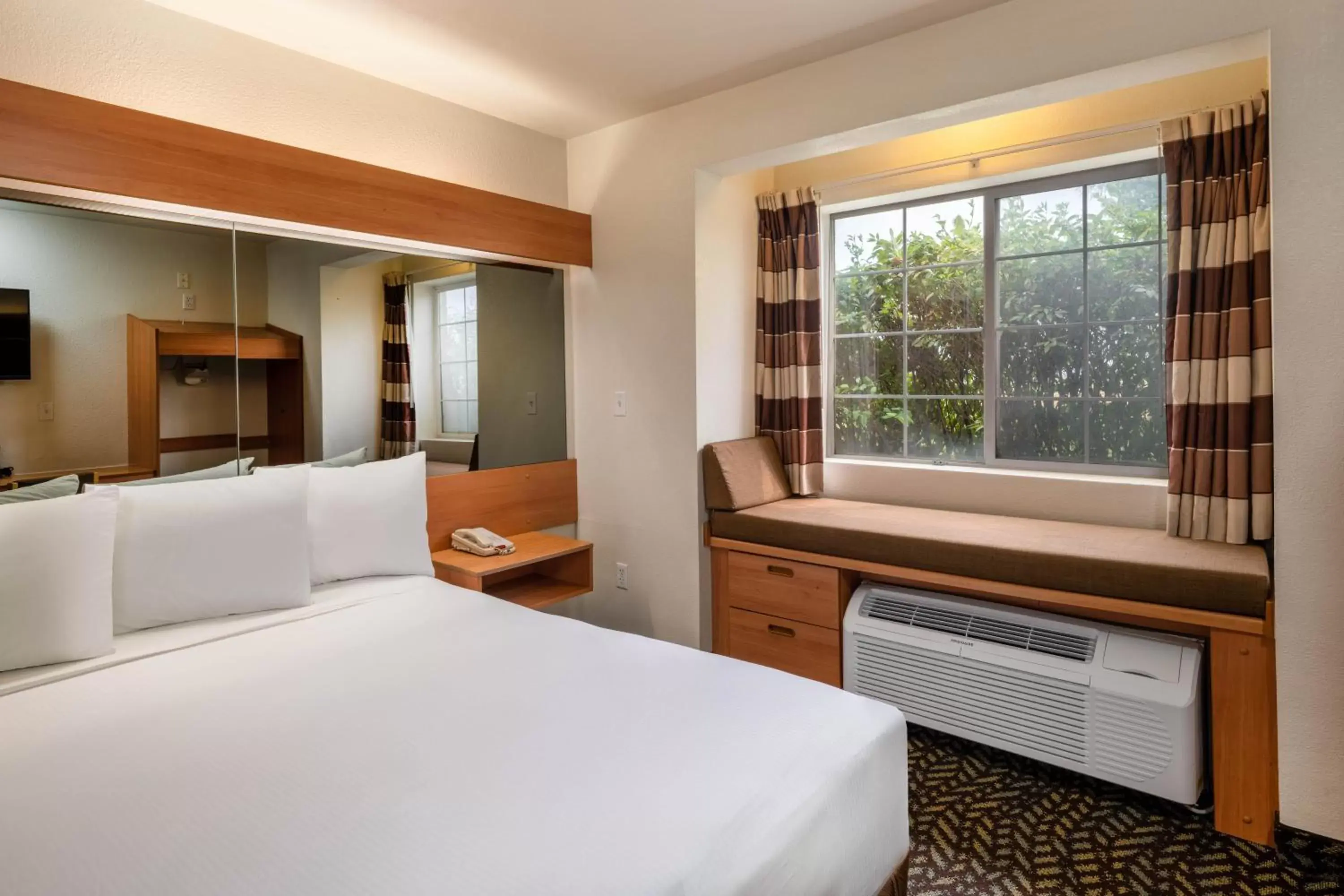 Bedroom, Bed in Microtel Inn & Suites by Wyndham Salt Lake City Airport