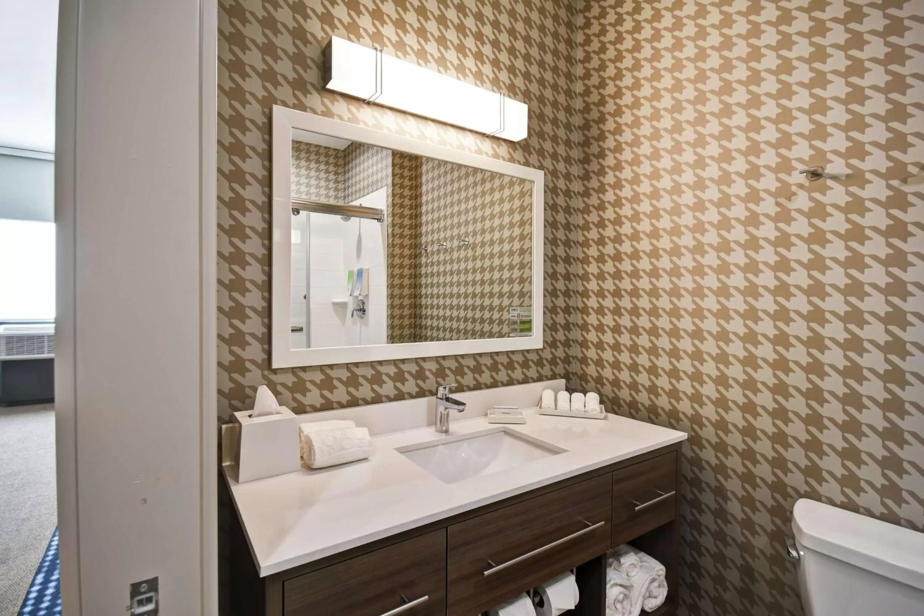 Bathroom in Home2 Suites By Hilton Columbus Downtown