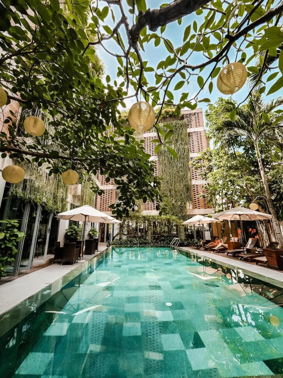 Swimming pool in Mulberry Collection Silk Eco