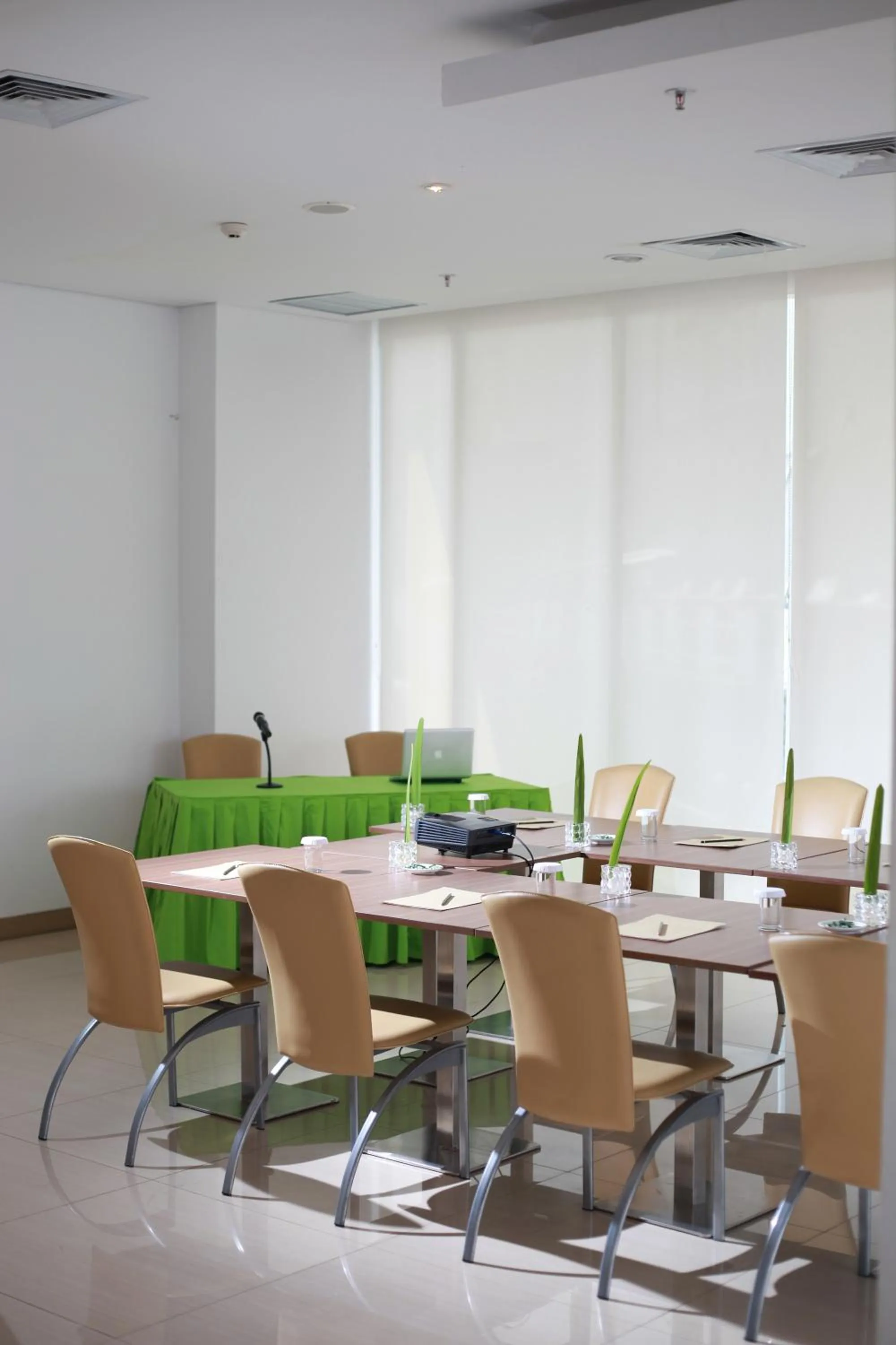 Business facilities in Whiz Hotel Cikini Jakarta