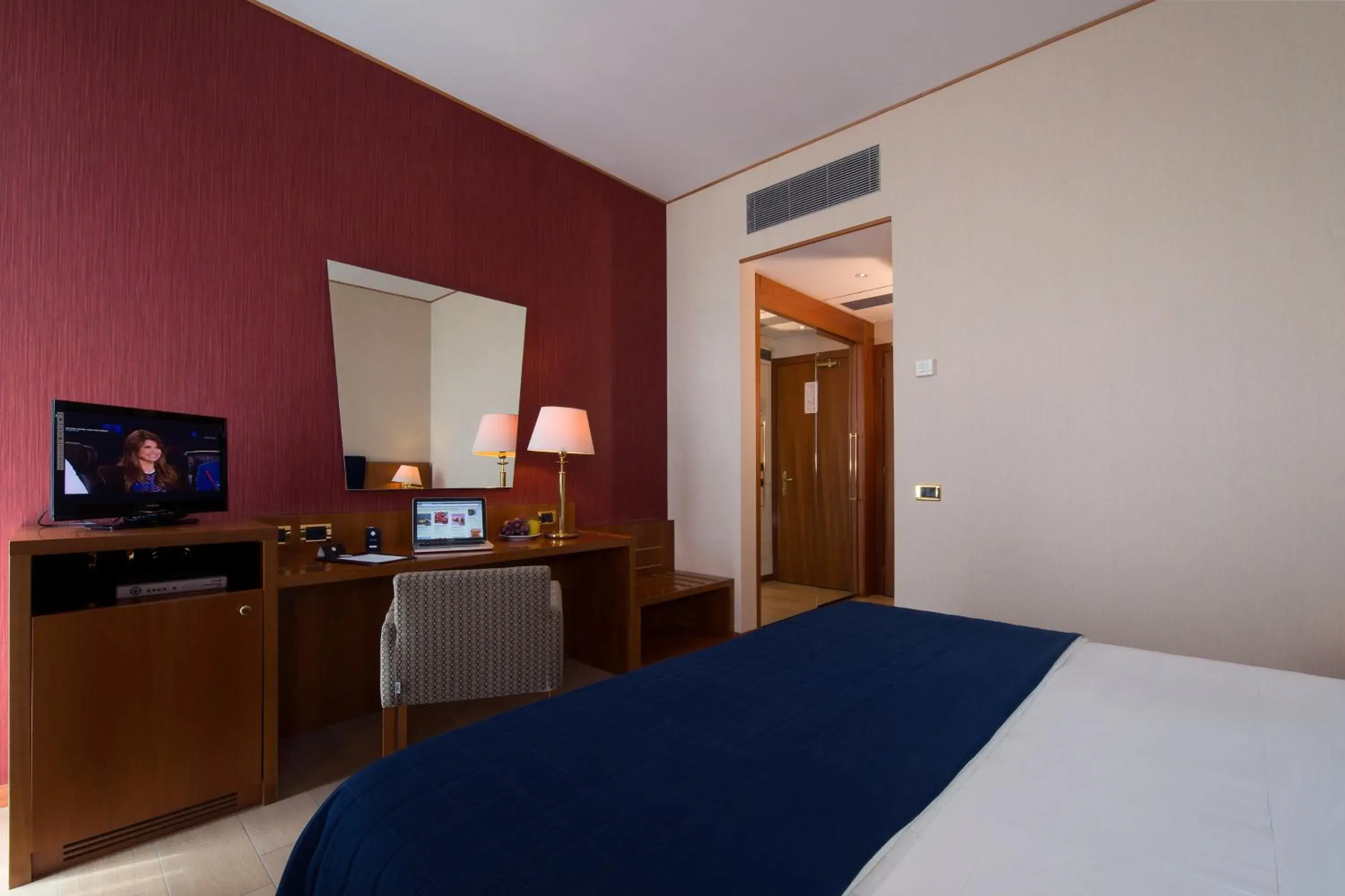 Bedroom, Bed in Cdh Hotel Parma & Congressi