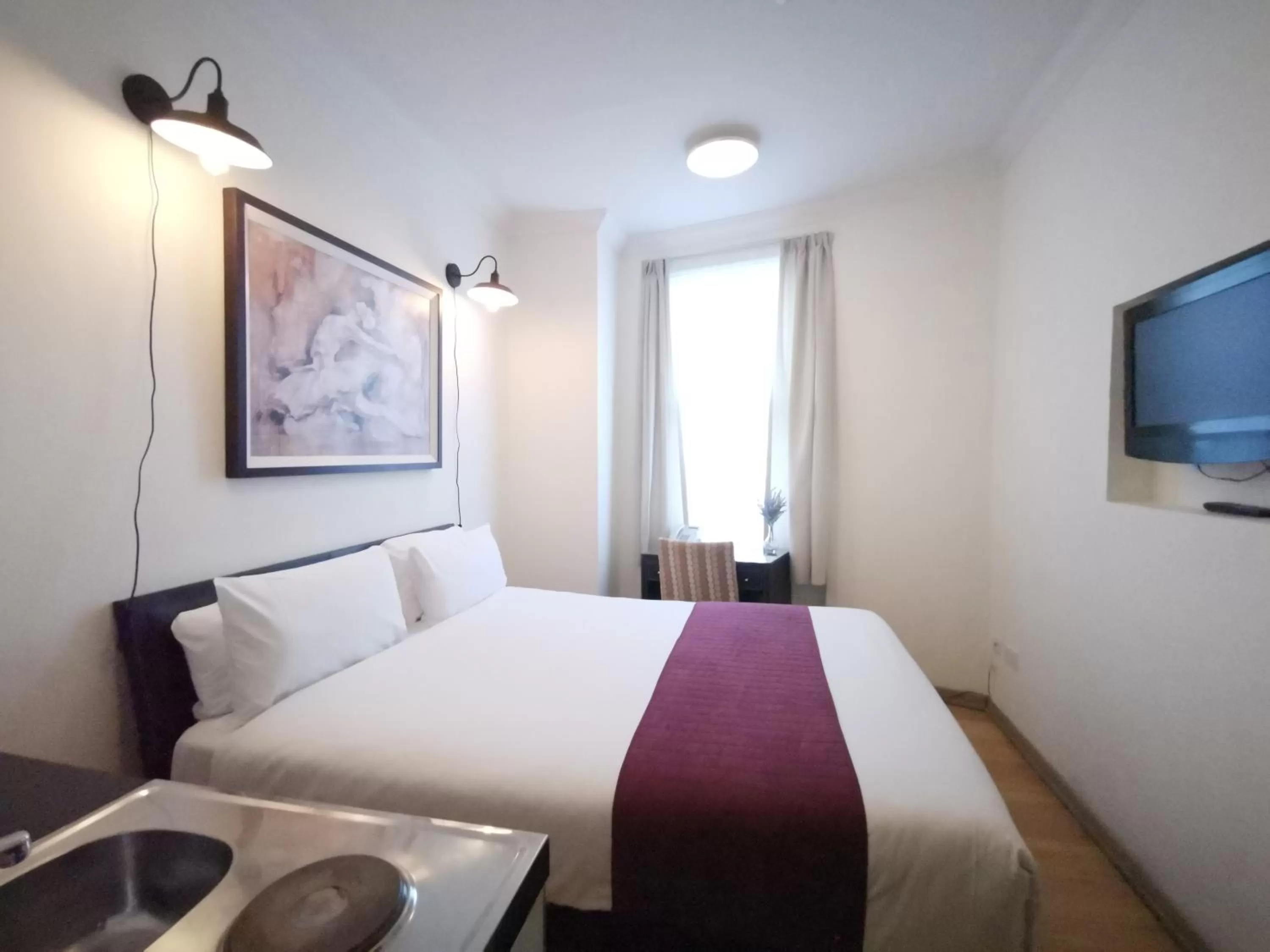 Bed in The Royale Chulan Hyde Park Hotel